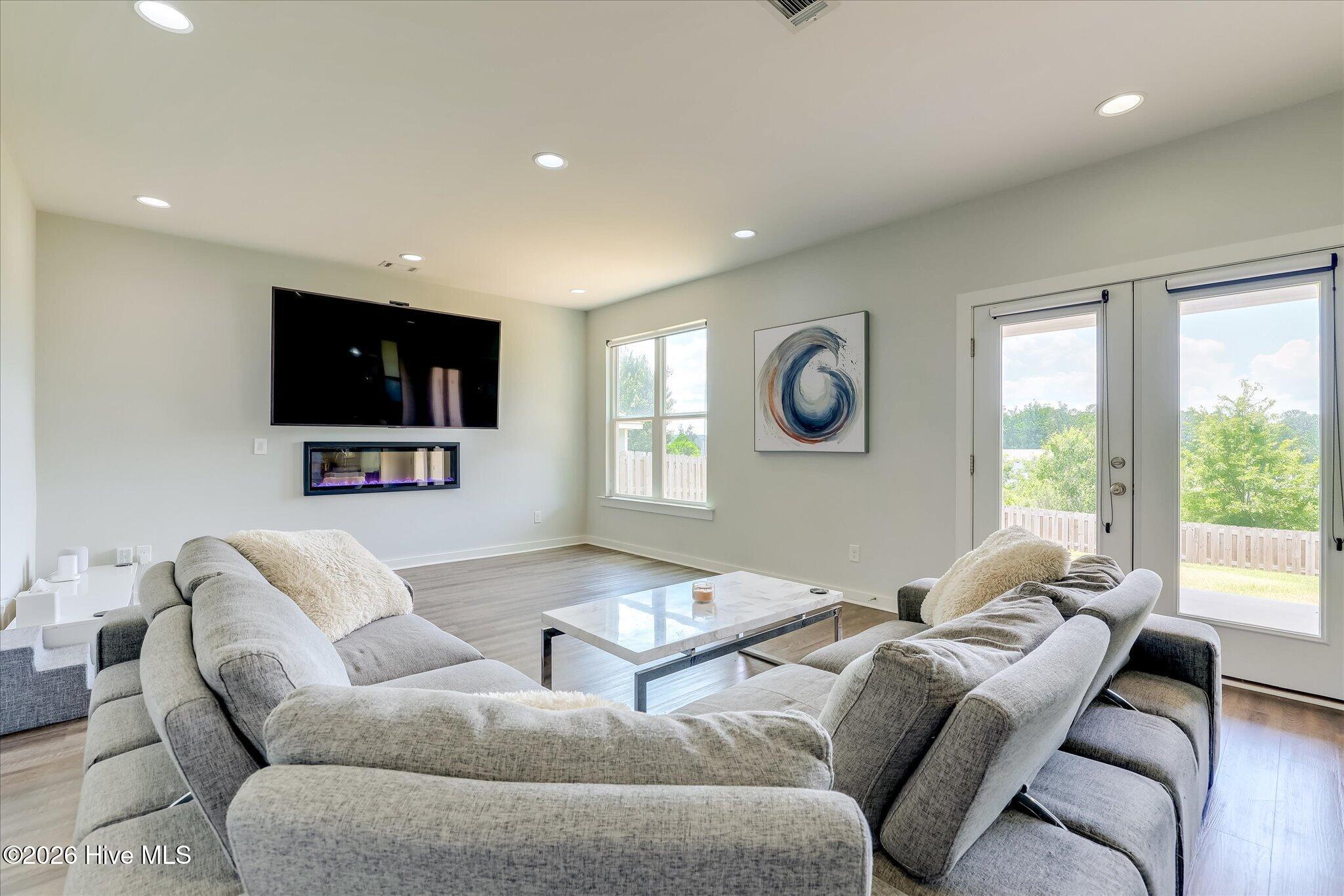 453 Bridle Path Road Property Photo 5