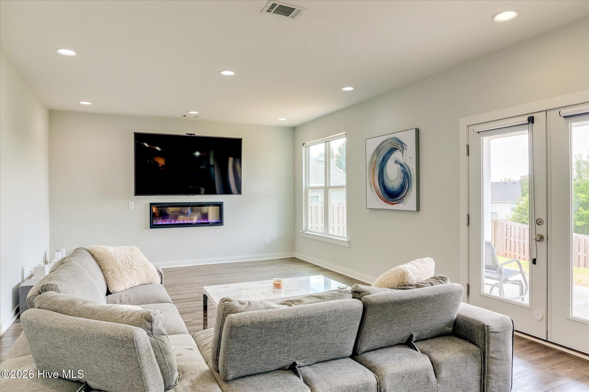 453 Bridle Path Road Property Photo 6