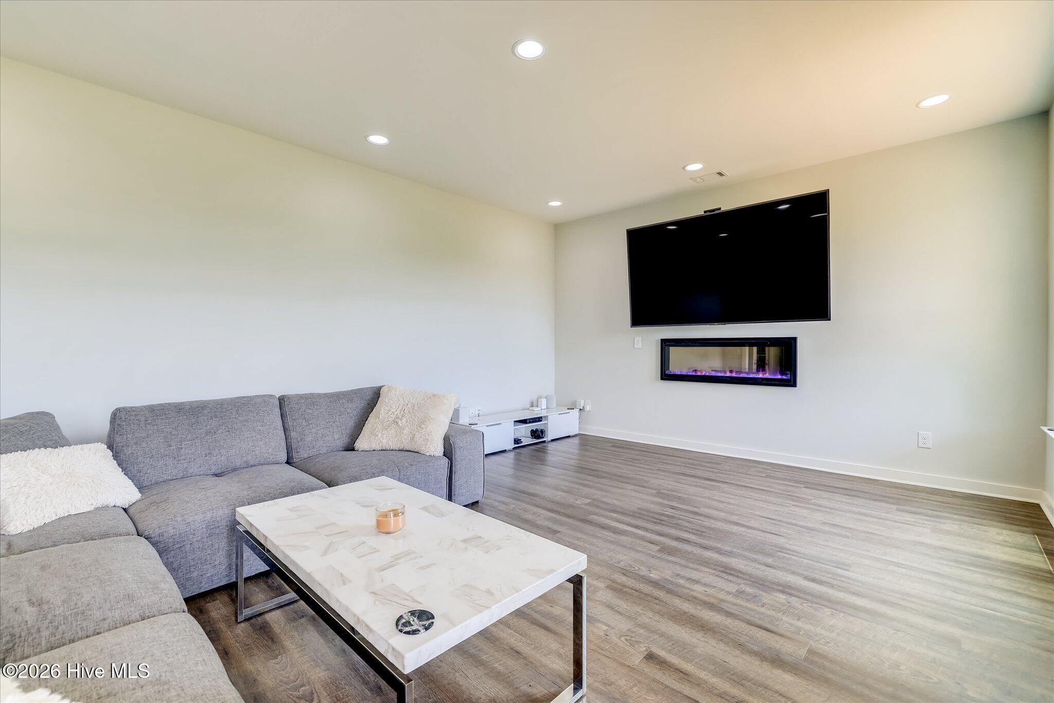 453 Bridle Path Road Property Photo 7