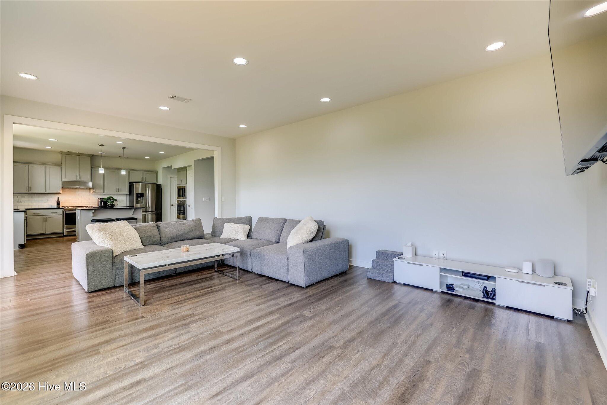 453 Bridle Path Road Property Photo 8