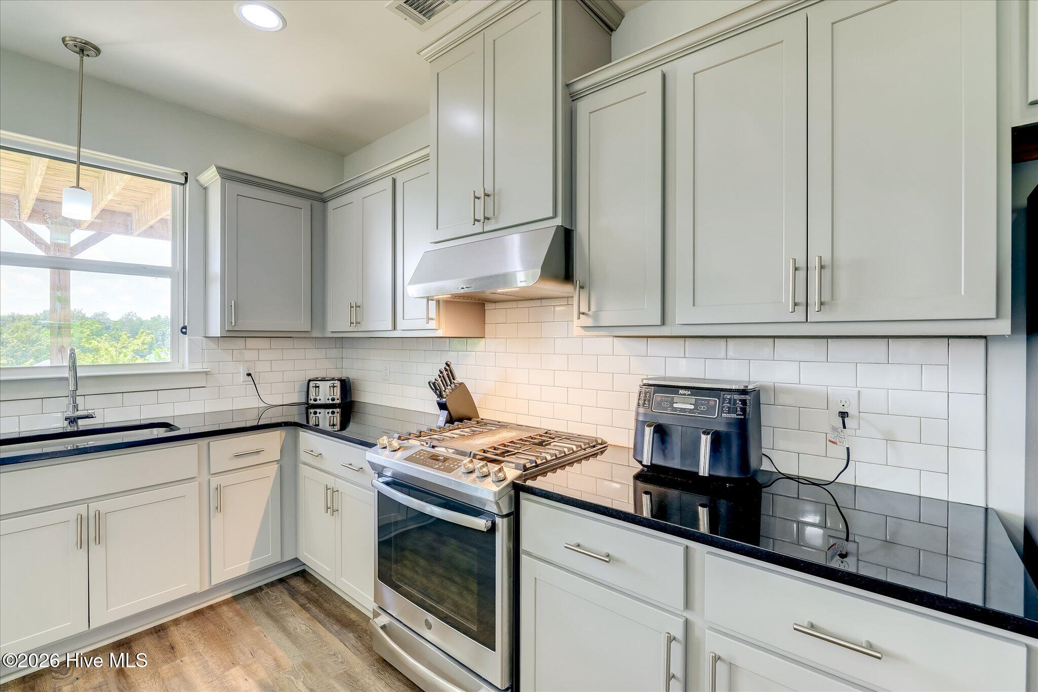 453 Bridle Path Road Property Photo 11