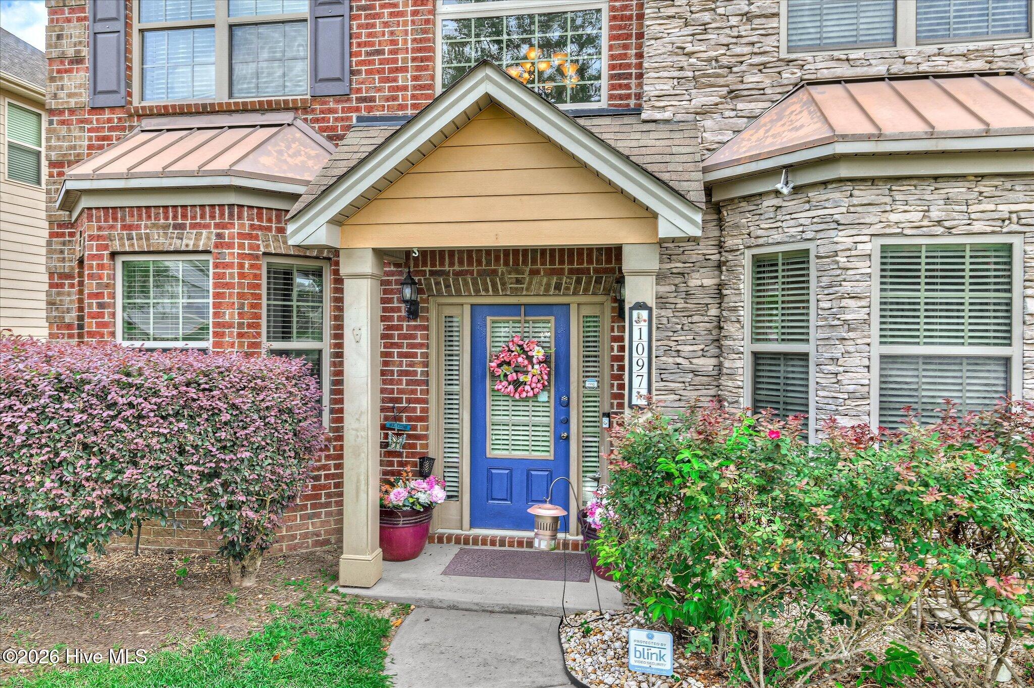 1097 Prides Crossing Property Photo 3