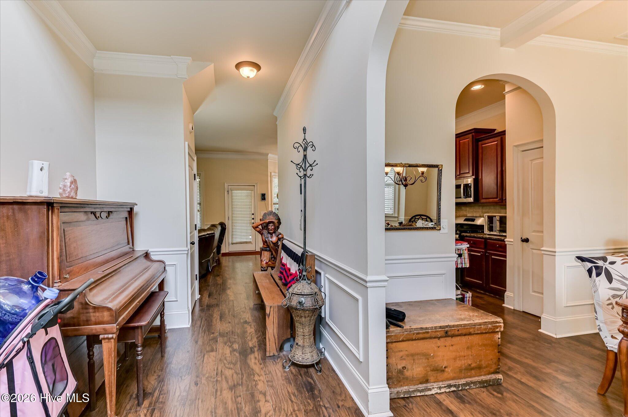 1097 Prides Crossing Property Photo 4