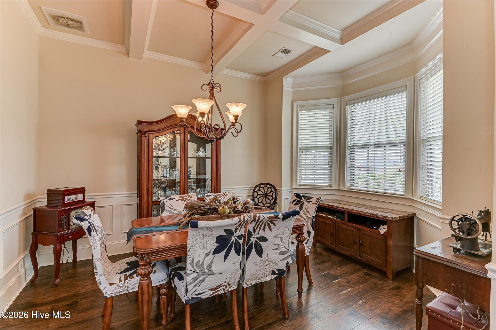1097 Prides Crossing Property Photo 5