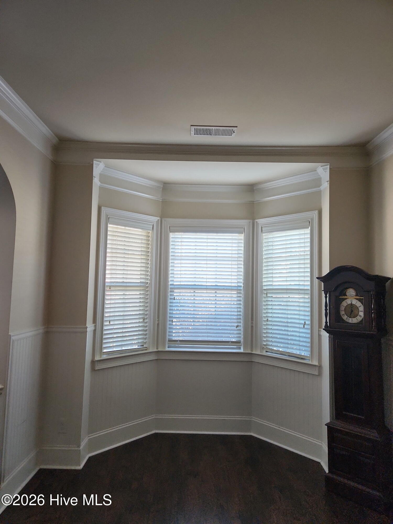 1097 Prides Crossing Property Photo 7