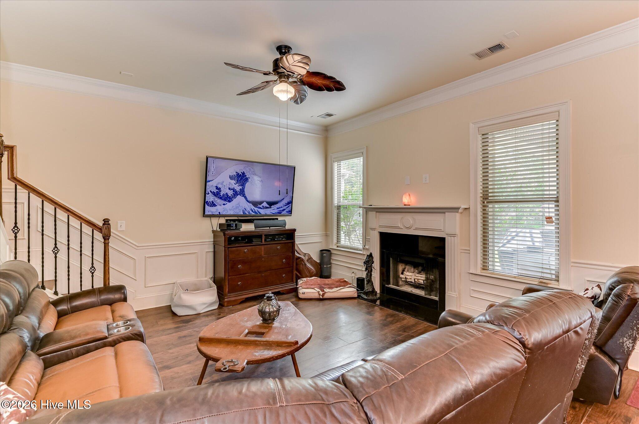 1097 Prides Crossing Property Photo 8