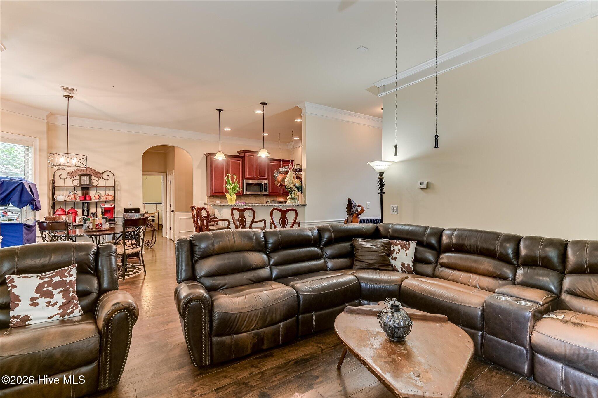 1097 Prides Crossing Property Photo 10