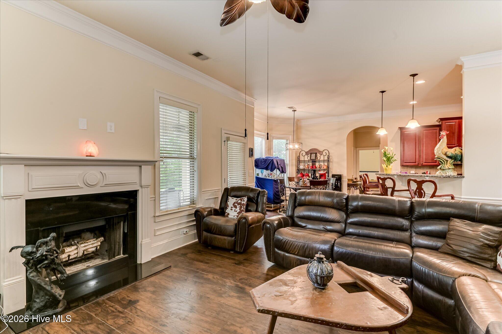 1097 Prides Crossing Property Photo 11