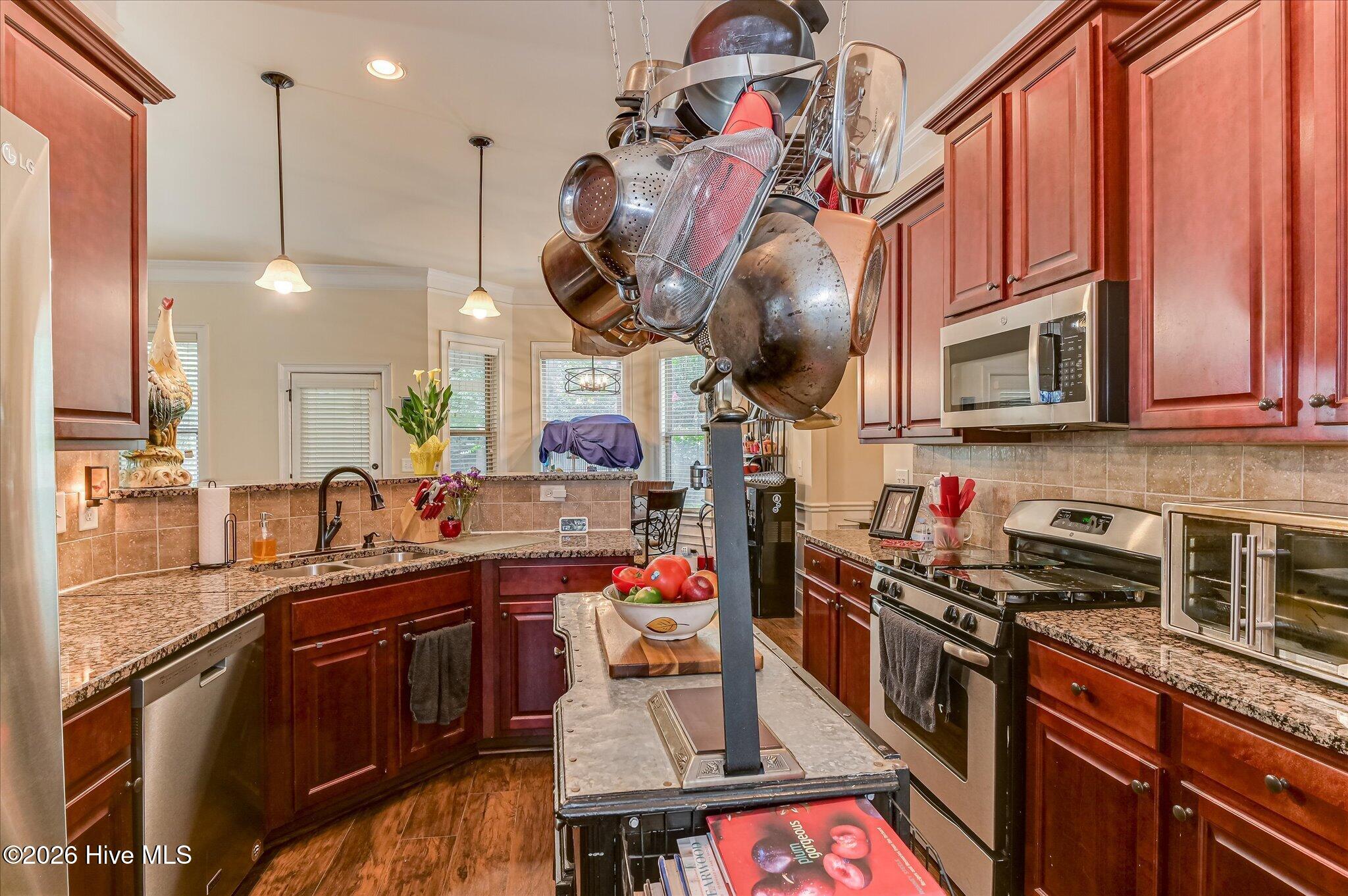 1097 Prides Crossing Property Photo 14