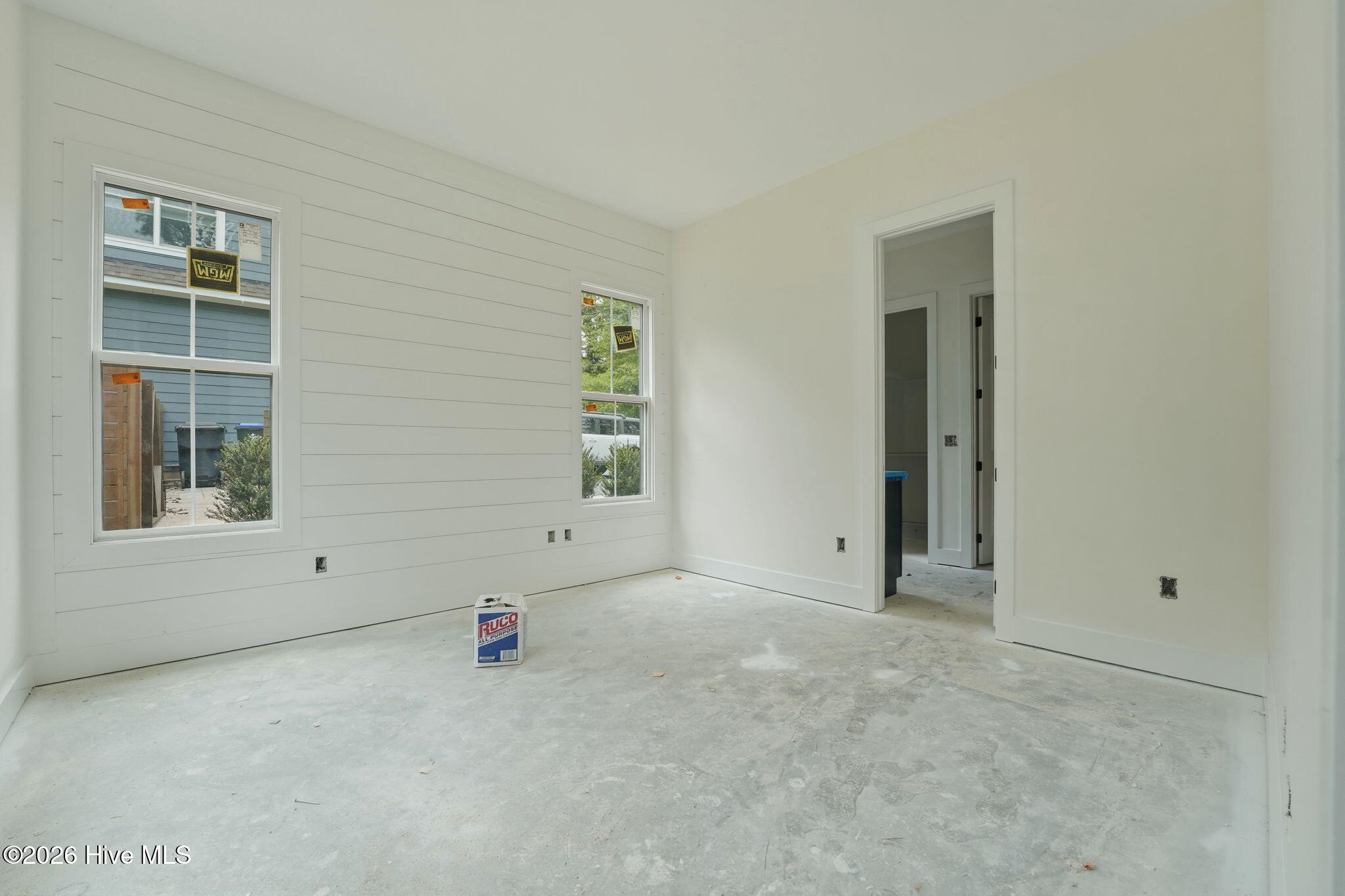 785 N May Street Property Photo 8