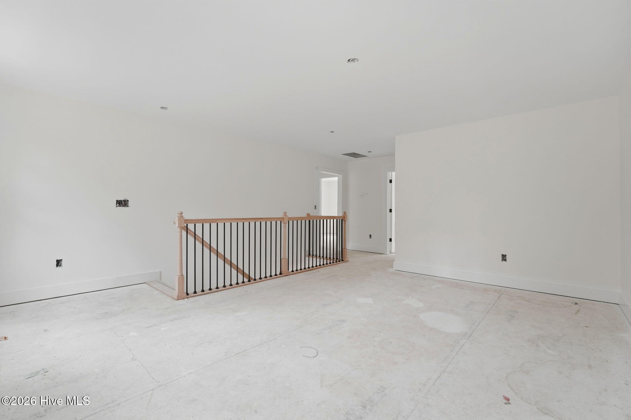 785 N May Street Property Photo 11