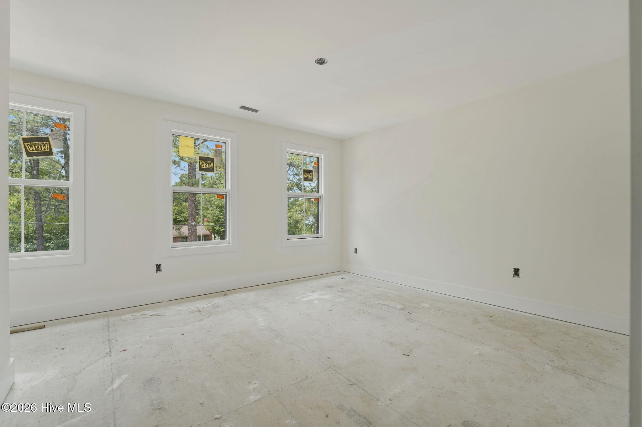 785 N May Street Property Photo 13