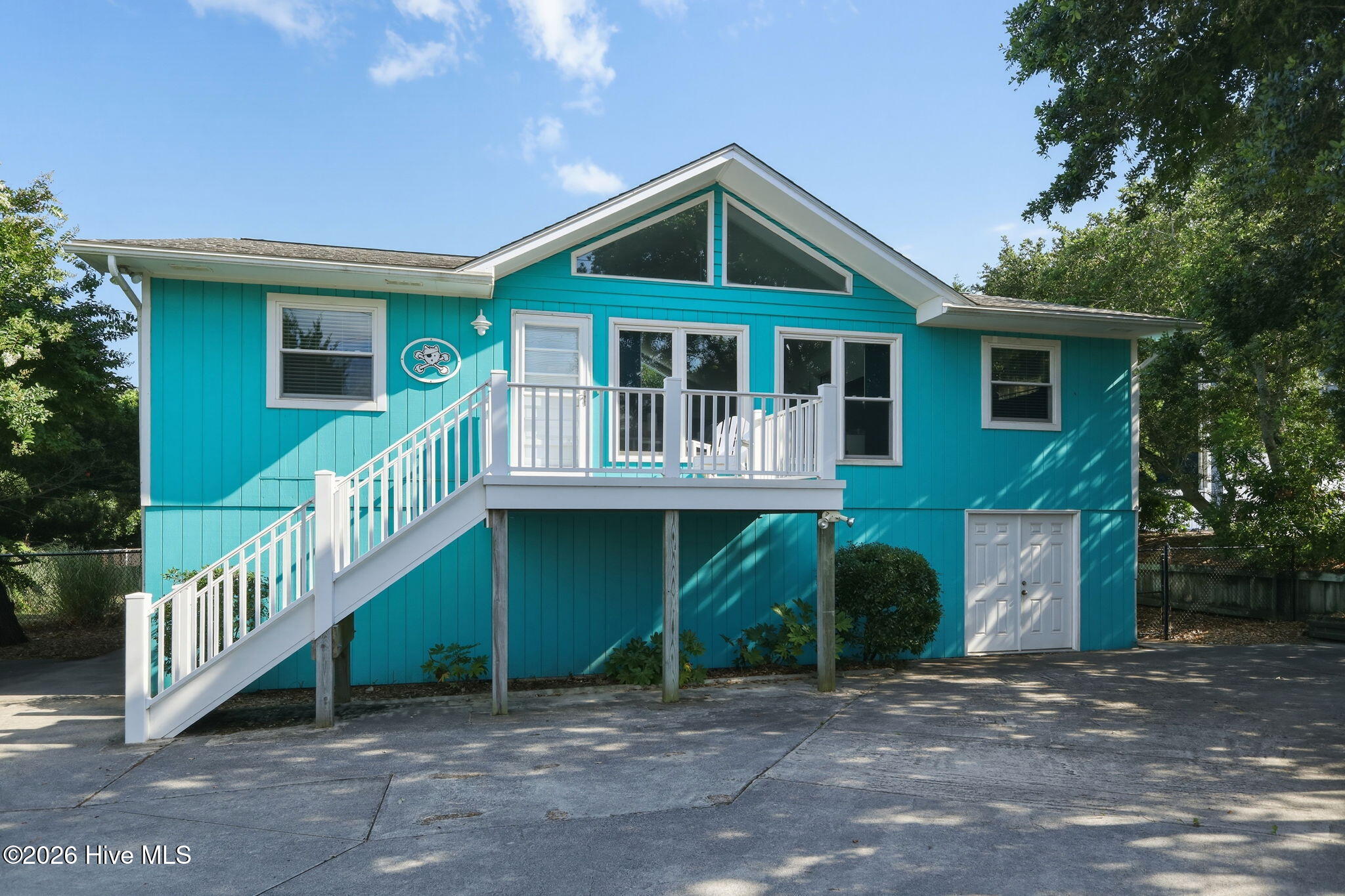 1607 Emerald Drive Property Photo 1