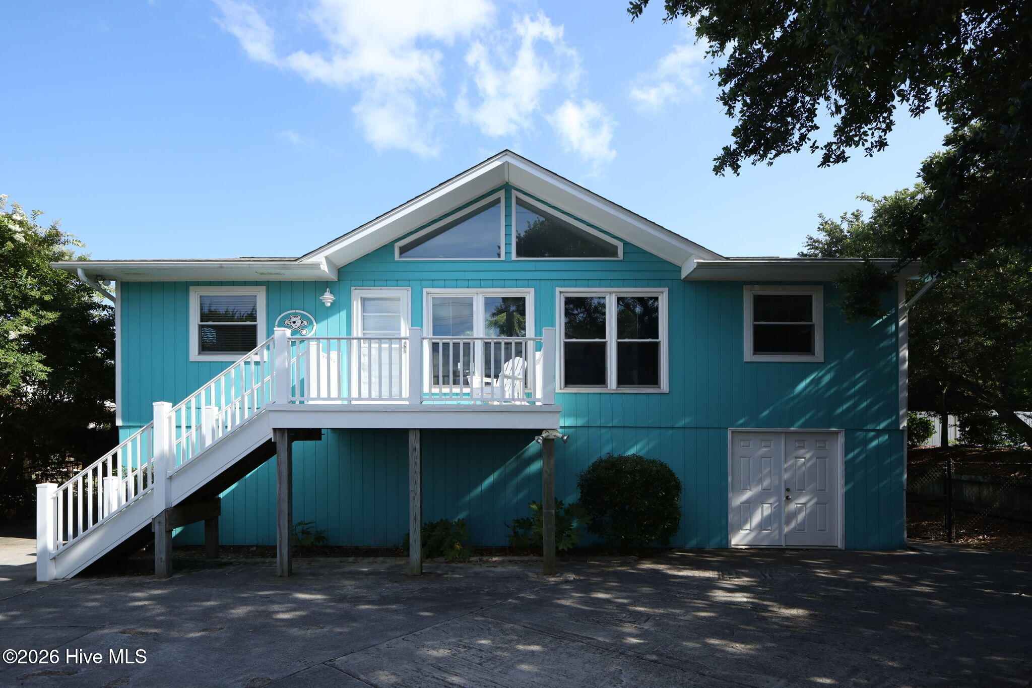 1607 Emerald Drive Property Photo 2