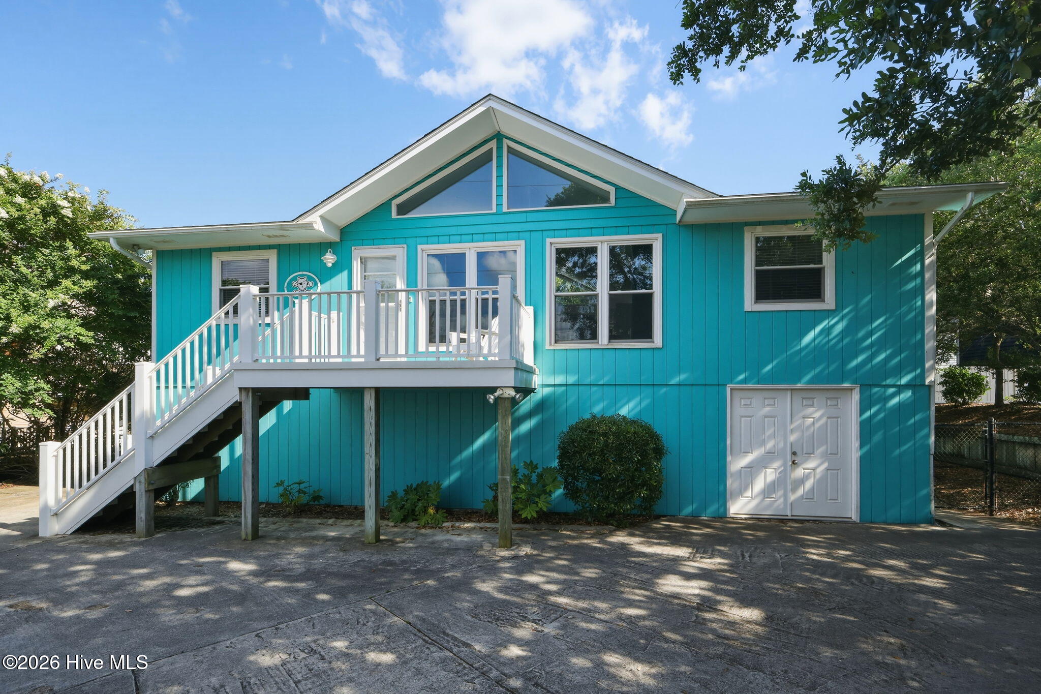 1607 Emerald Drive Property Photo 3