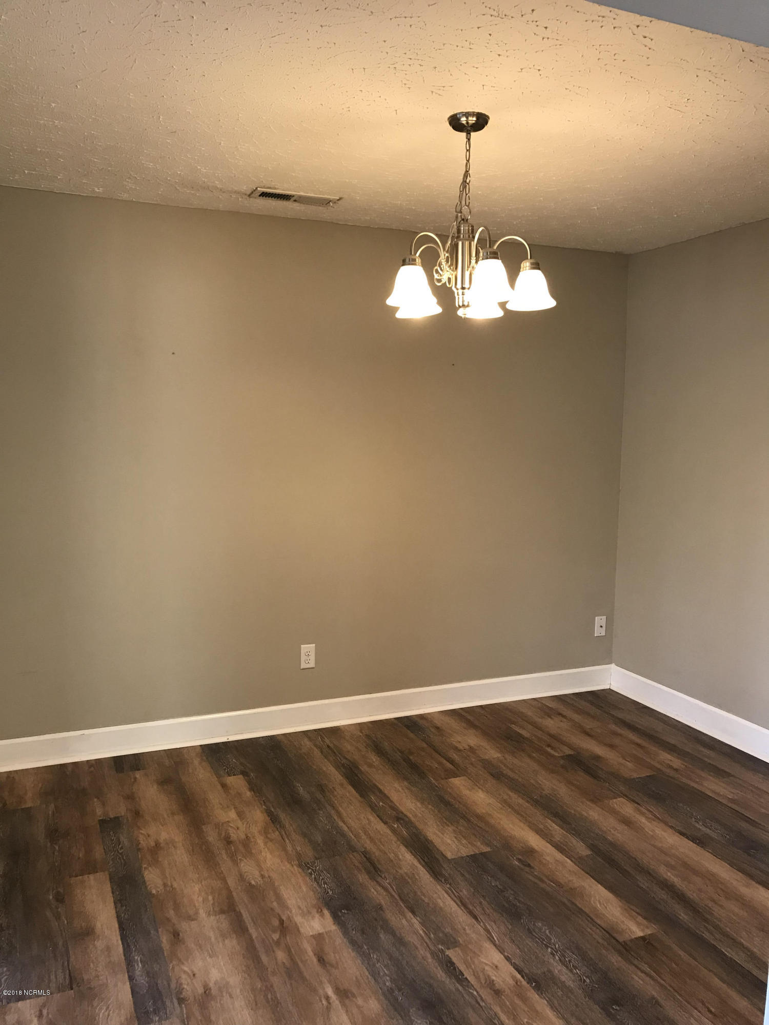 404 Amaryllis Lane Property Photo 9