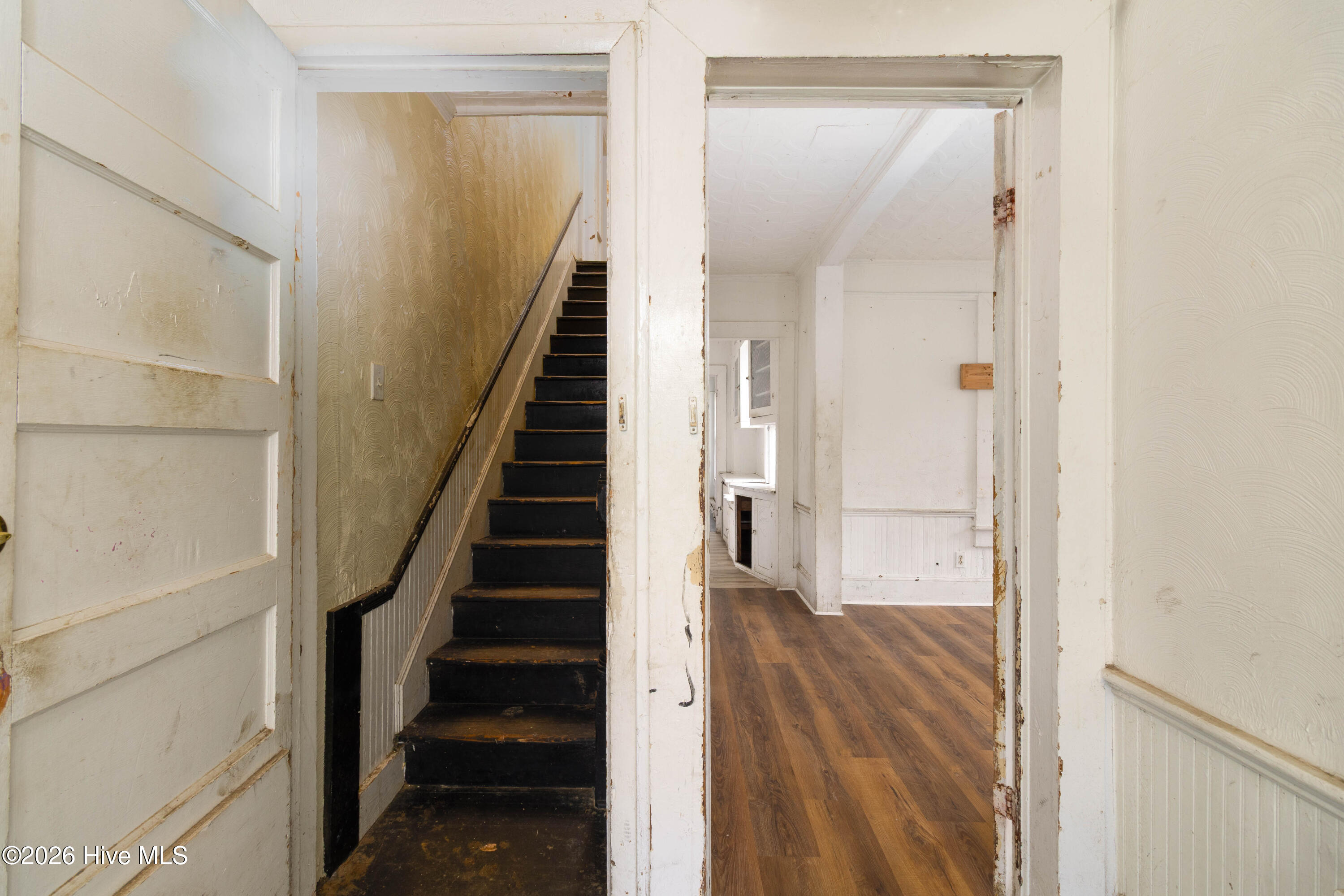 313 N Oakum Street Property Photo 7
