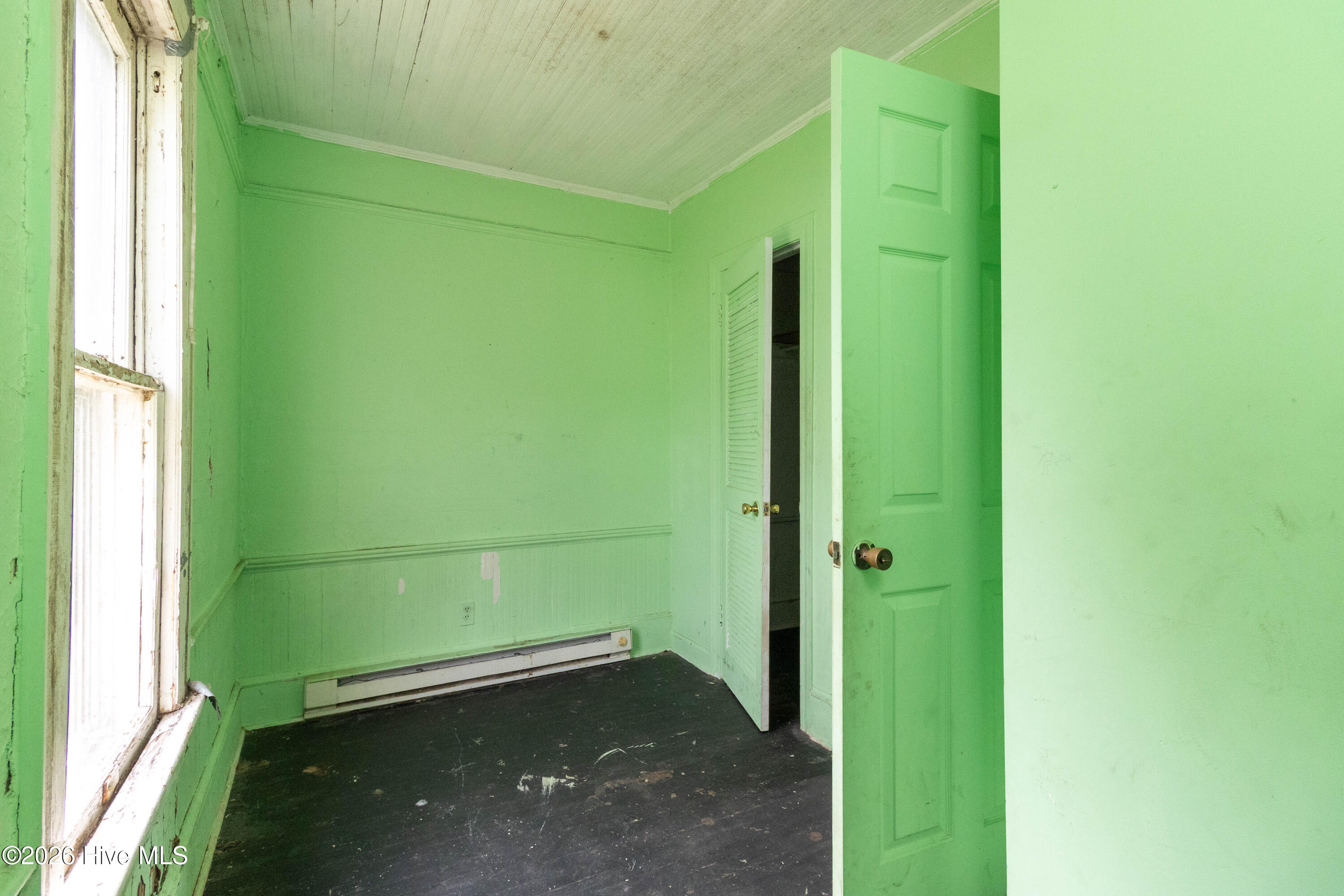 313 N Oakum Street Property Photo 10