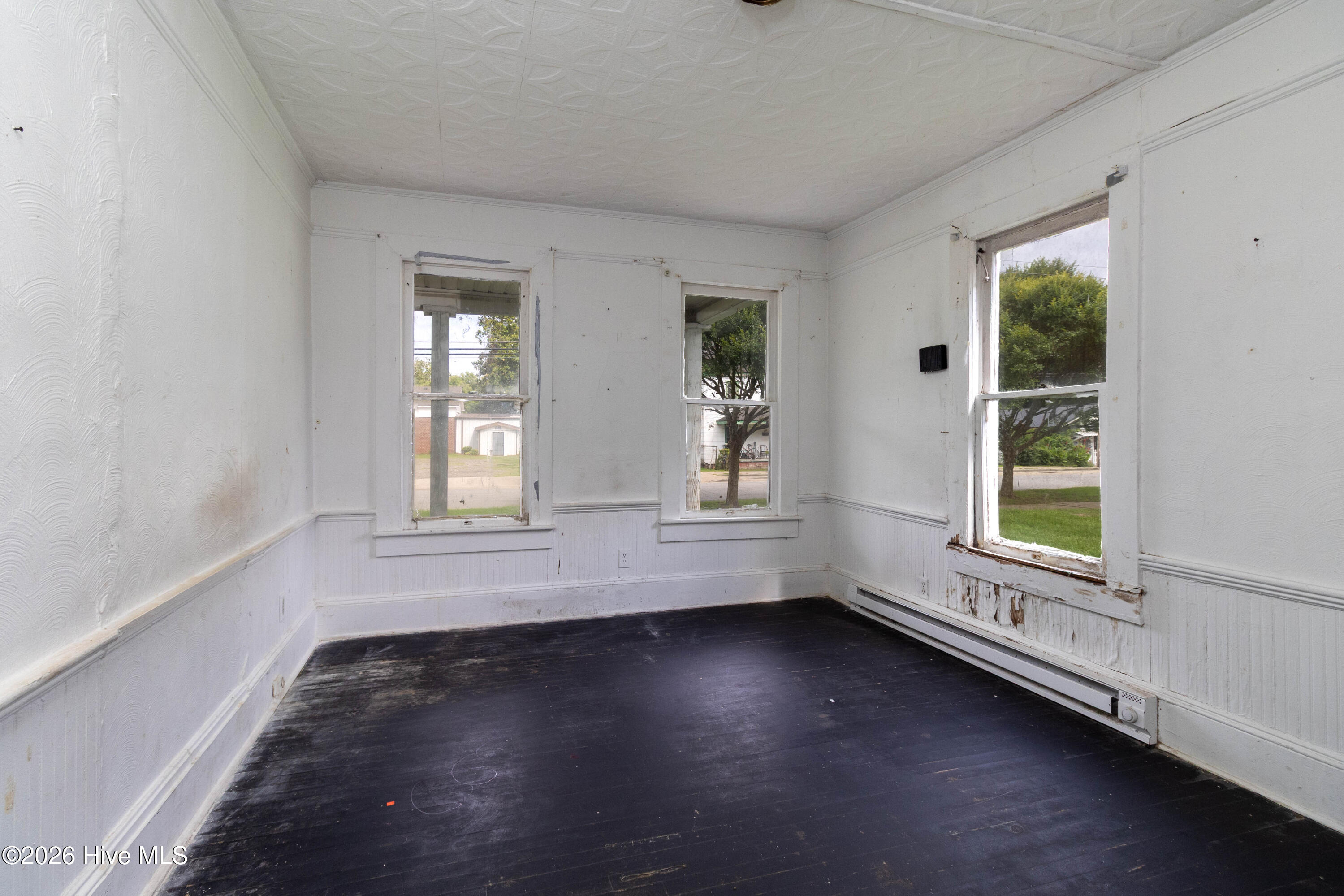 313 N Oakum Street Property Photo 11