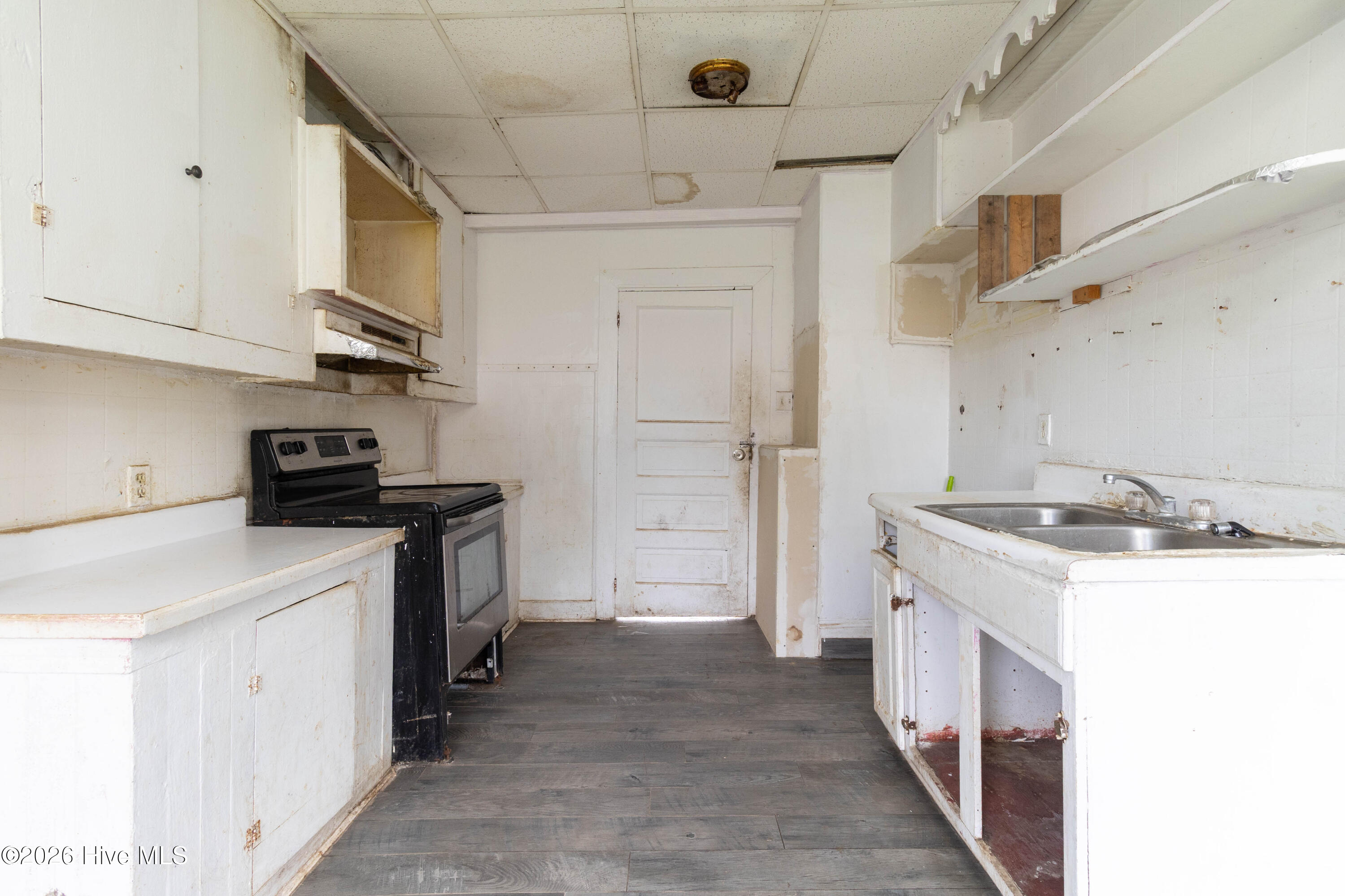 313 N Oakum Street Property Photo 12
