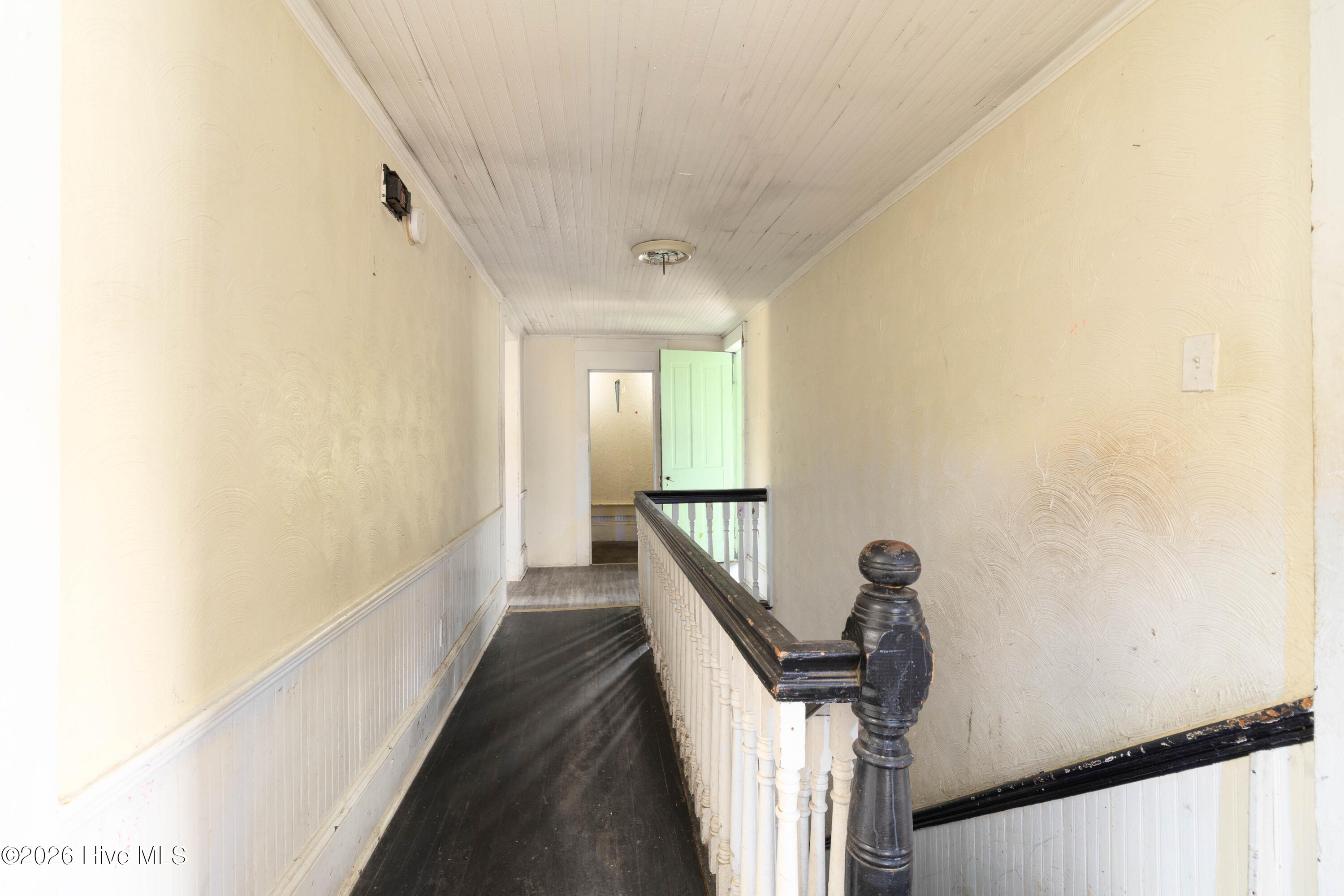 313 N Oakum Street Property Photo 16