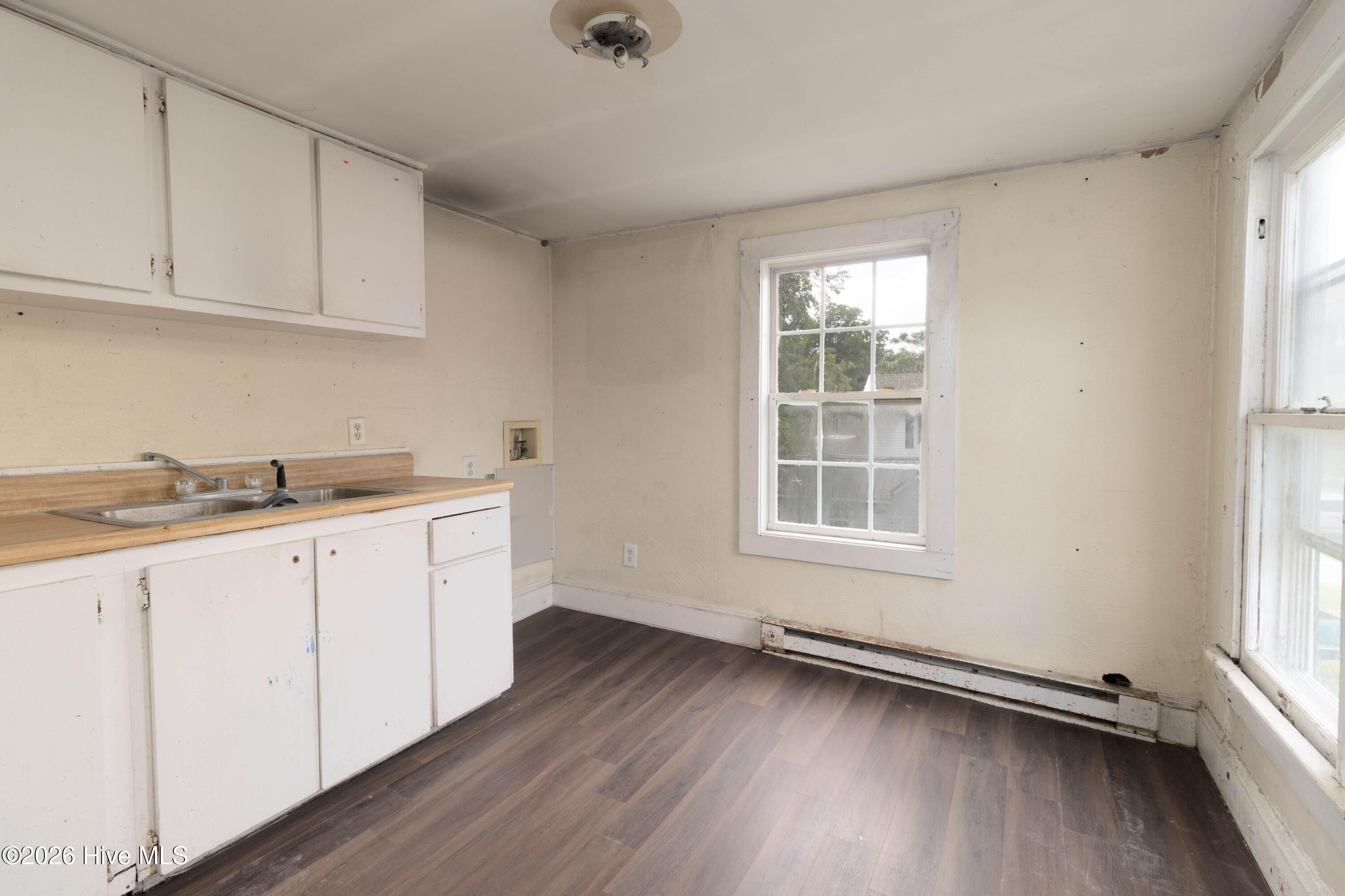 313 N Oakum Street Property Photo 18