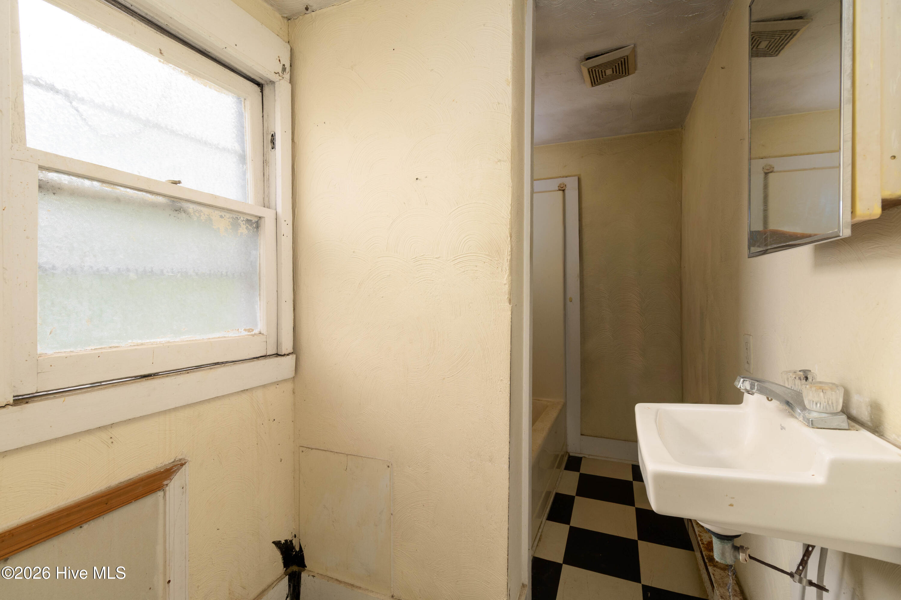 313 N Oakum Street Property Photo 19