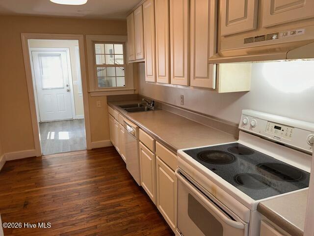 704 E 3rd Street A Property Photo 4