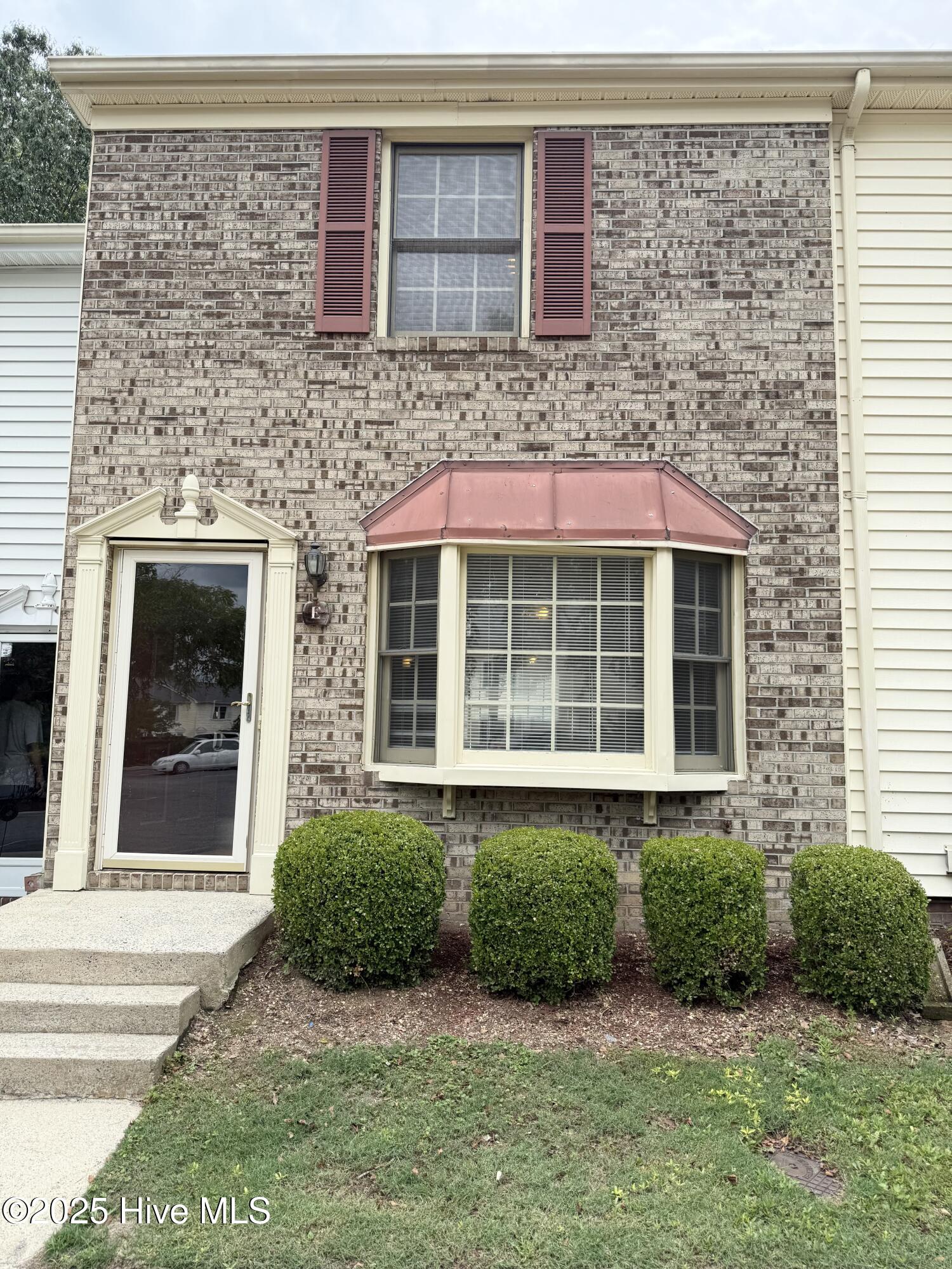 2907 Cedar Creek Road E Property Photo 1