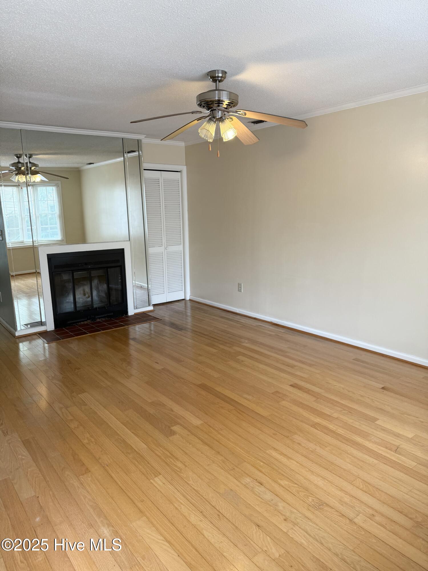 2907 Cedar Creek Road E Property Photo 2