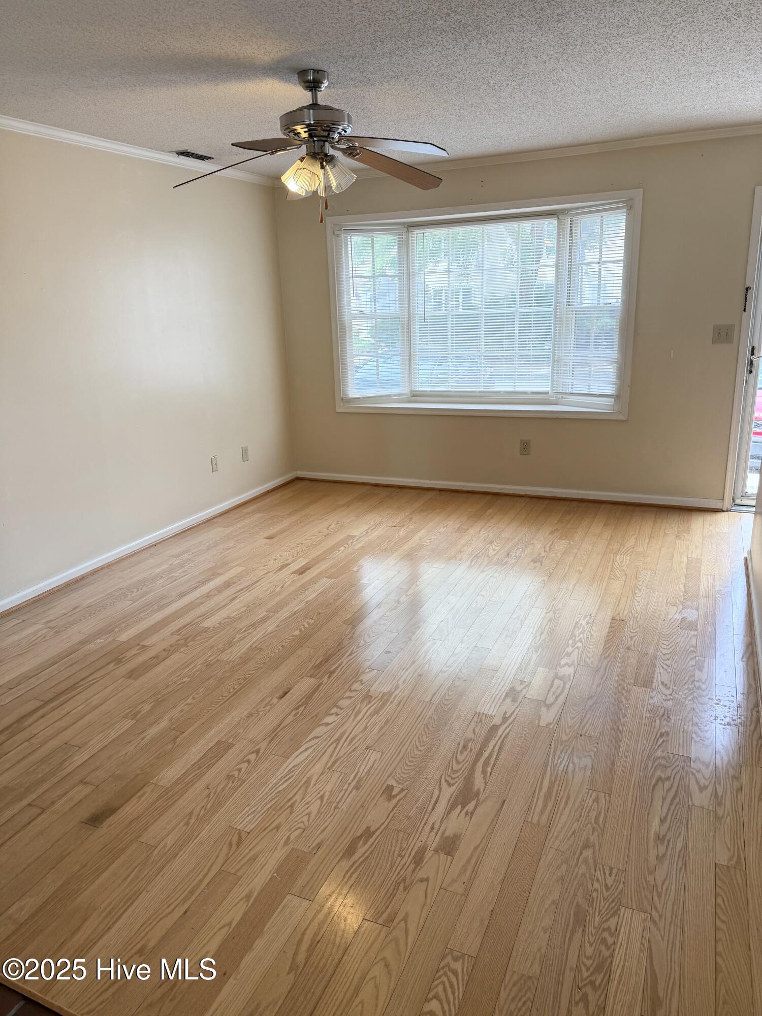 2907 Cedar Creek Road E Property Photo 5