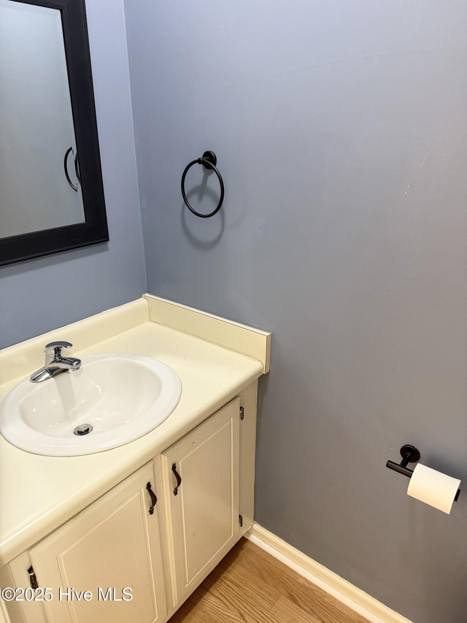 2907 Cedar Creek Road E Property Photo 6