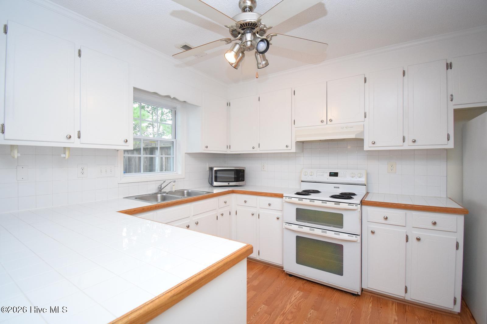 2325 Vineyard Drive C3 Property Photo 9