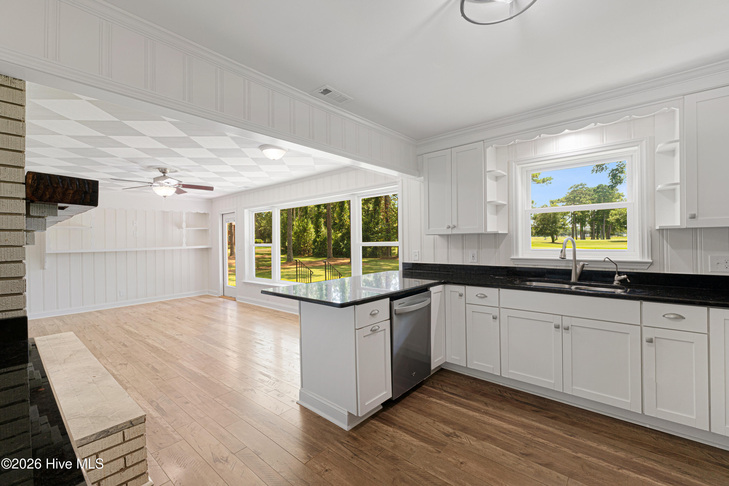 1705 River Drive Property Photo 10