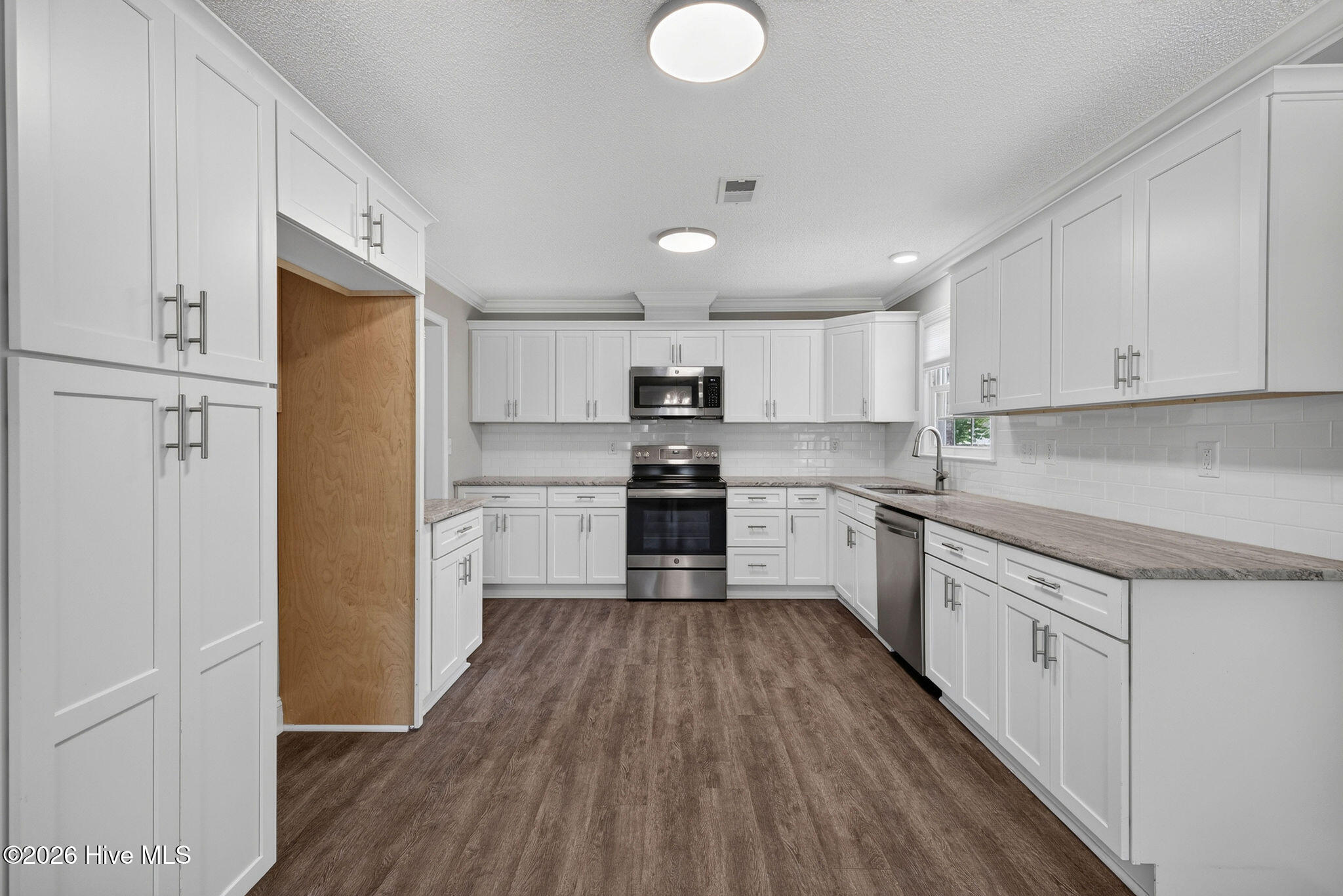 110 Scottsdale Drive Property Photo 13