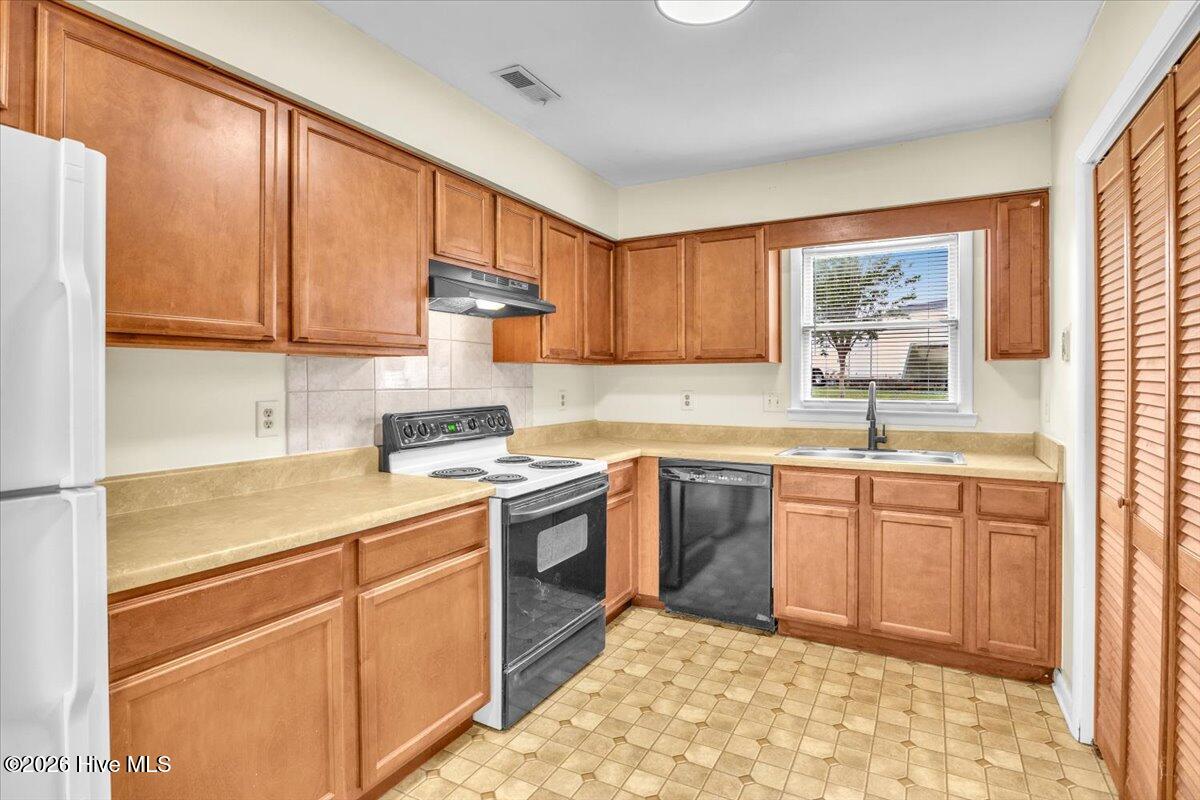 1019 Blue Leaf Place Property Photo 15