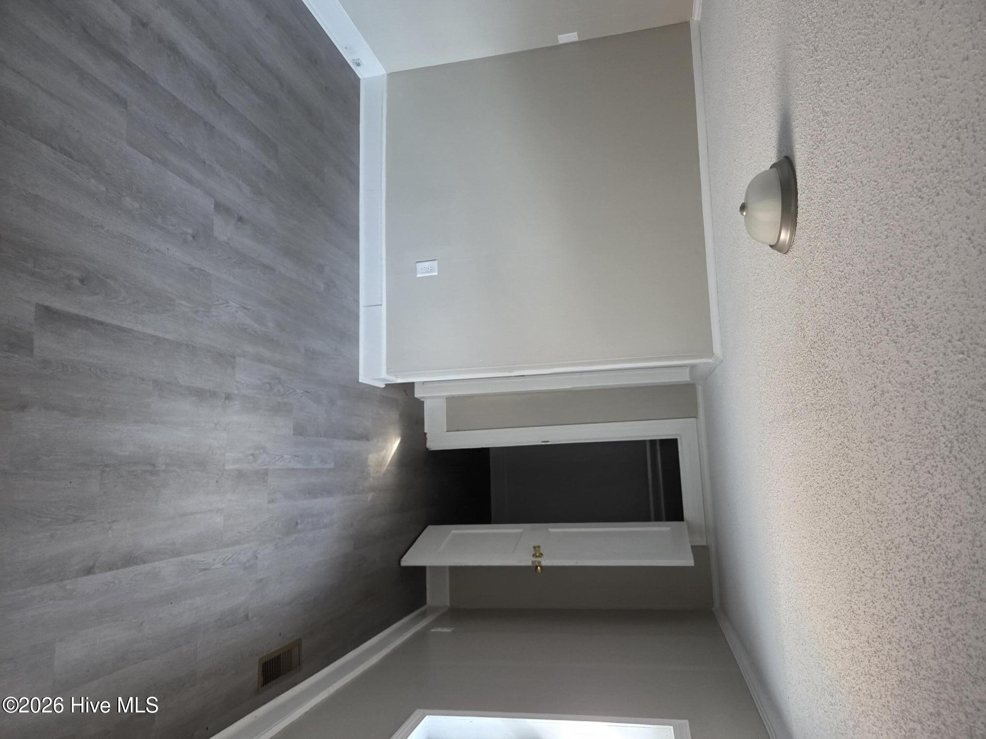 109 E Grainger Avenue Property Photo 10
