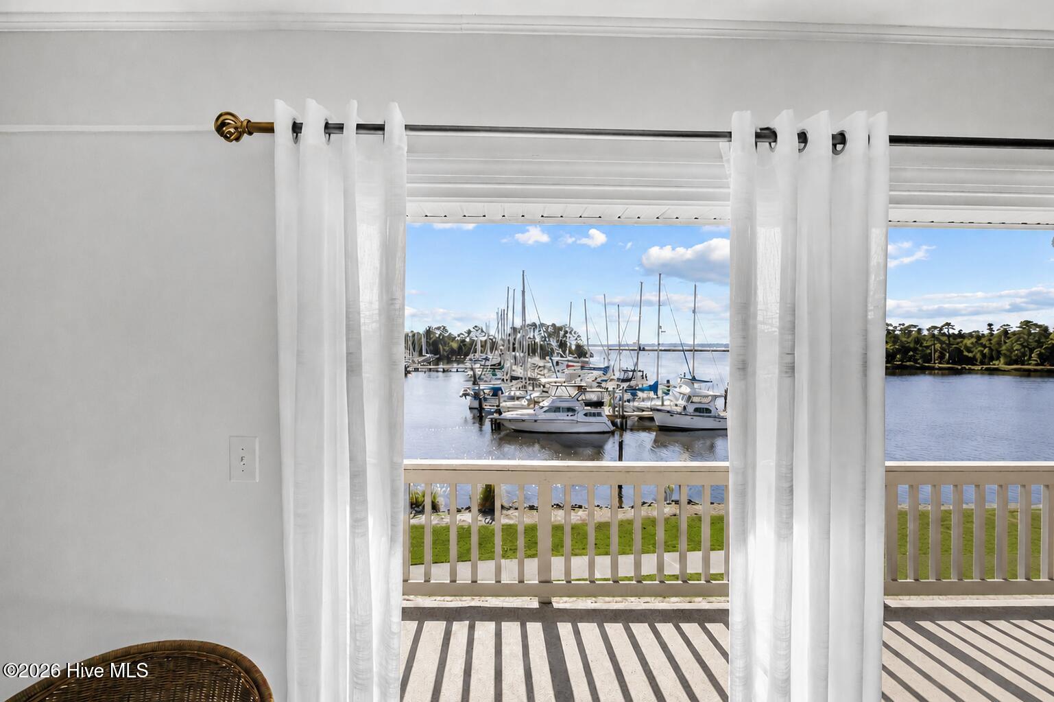 2213 Harbourside Drive Property Photo 9
