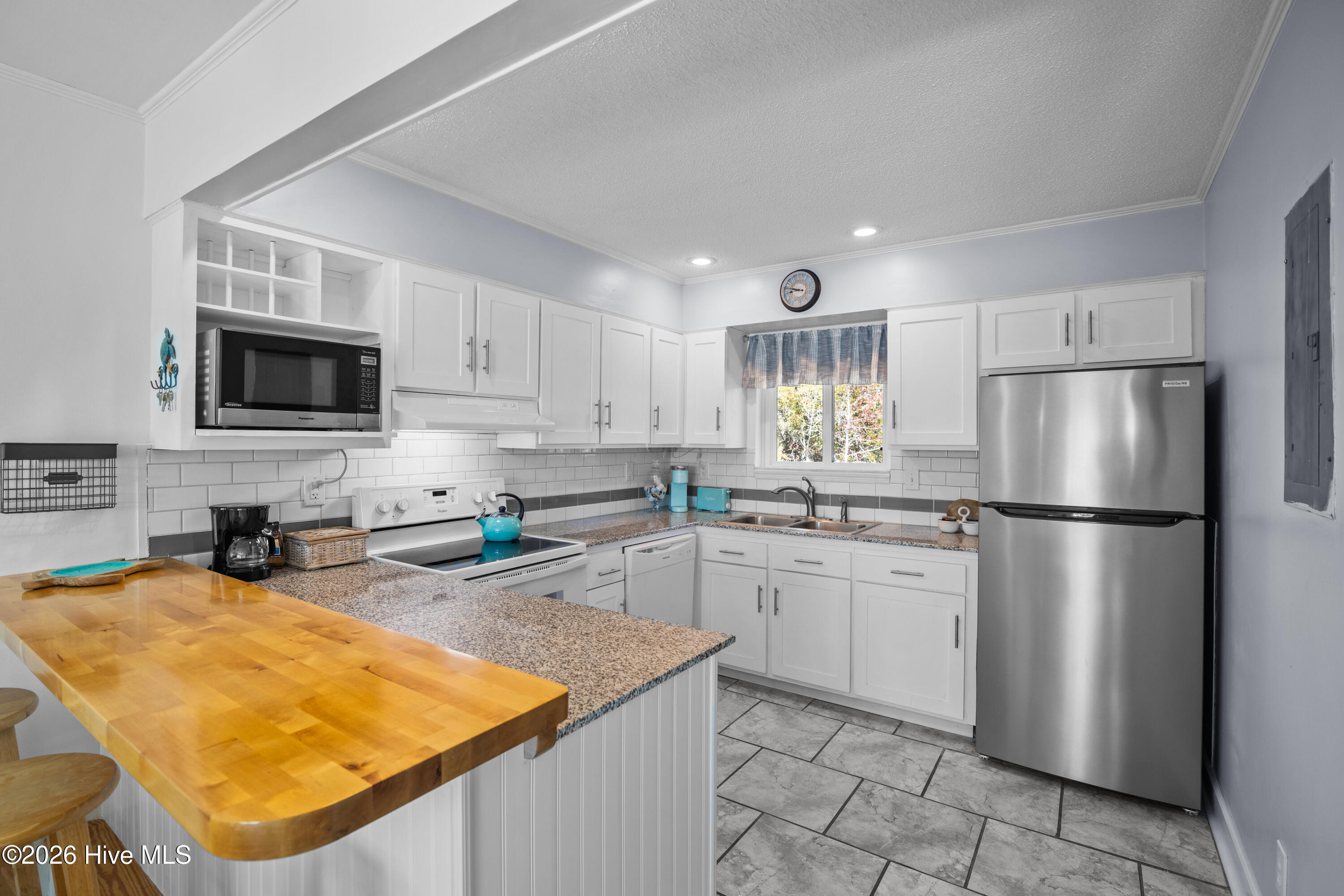 2213 Harbourside Drive Property Photo 12