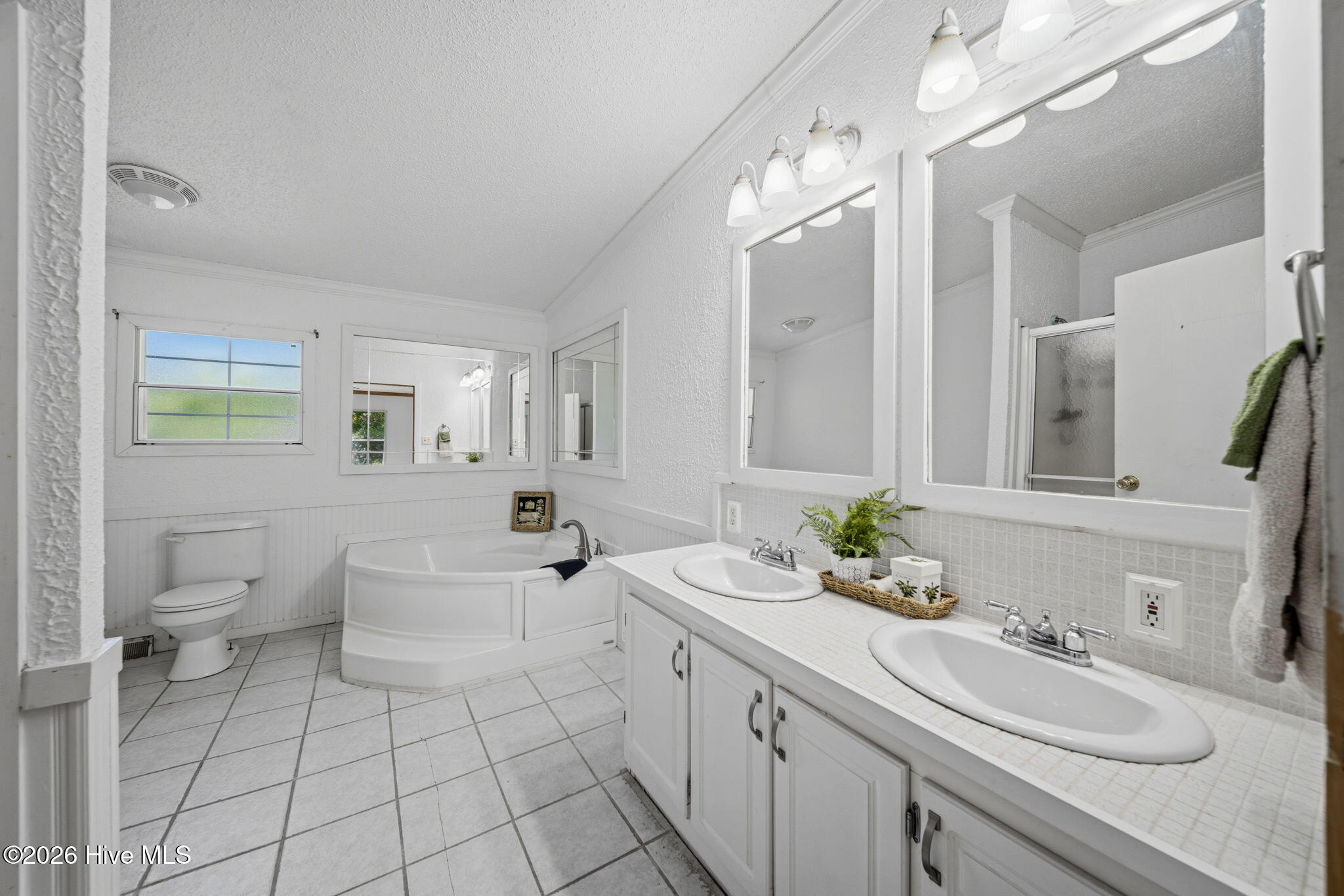 63 Warwick Court Property Photo 6