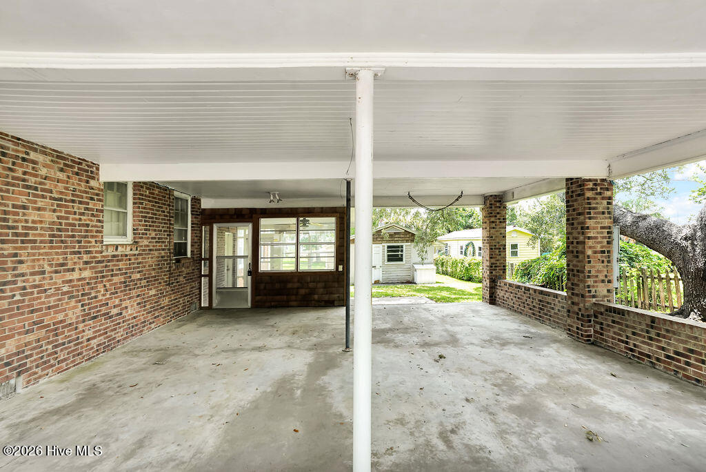 205 W Moore Street Property Photo 32