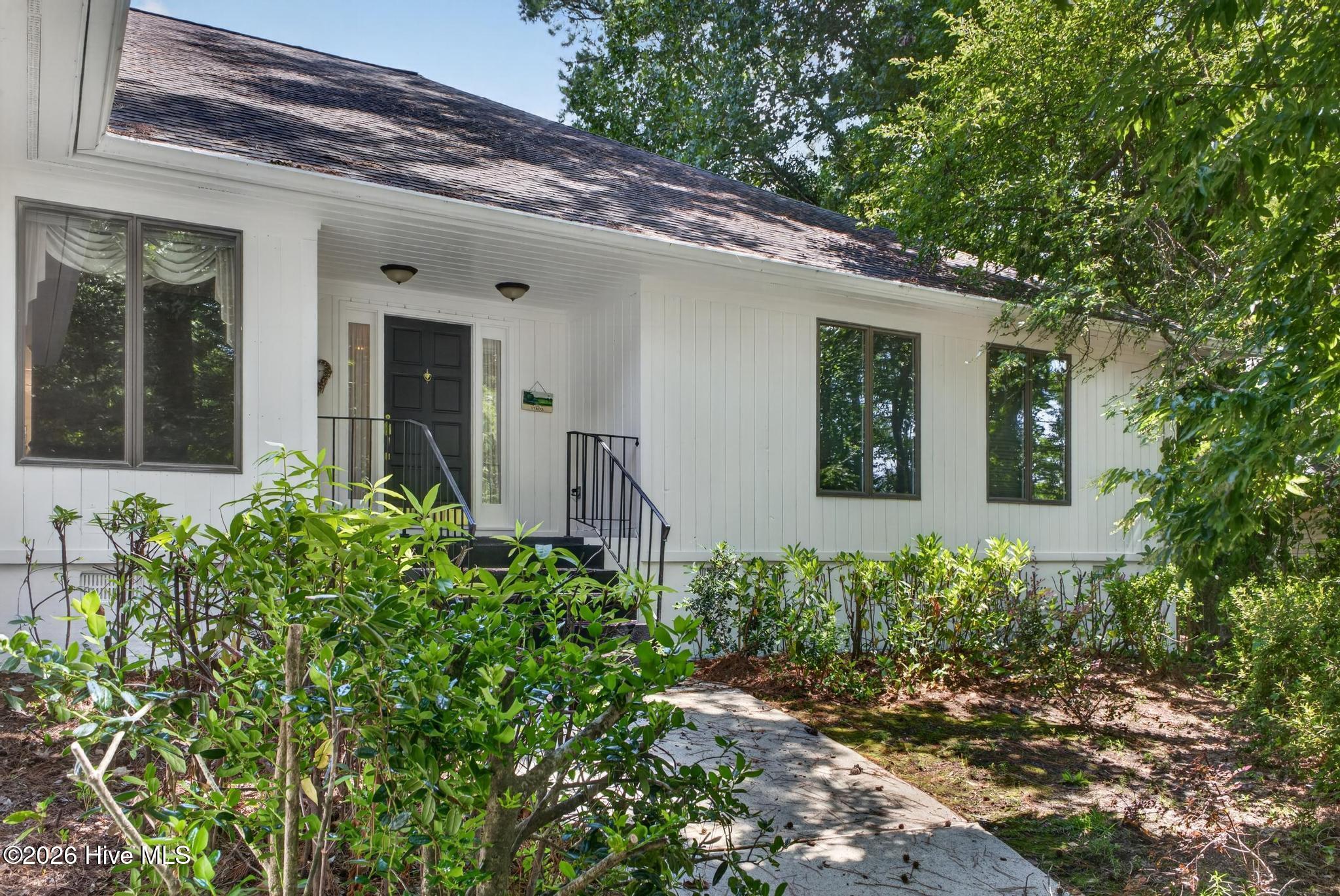 5 Burden Circle Property Photo 1