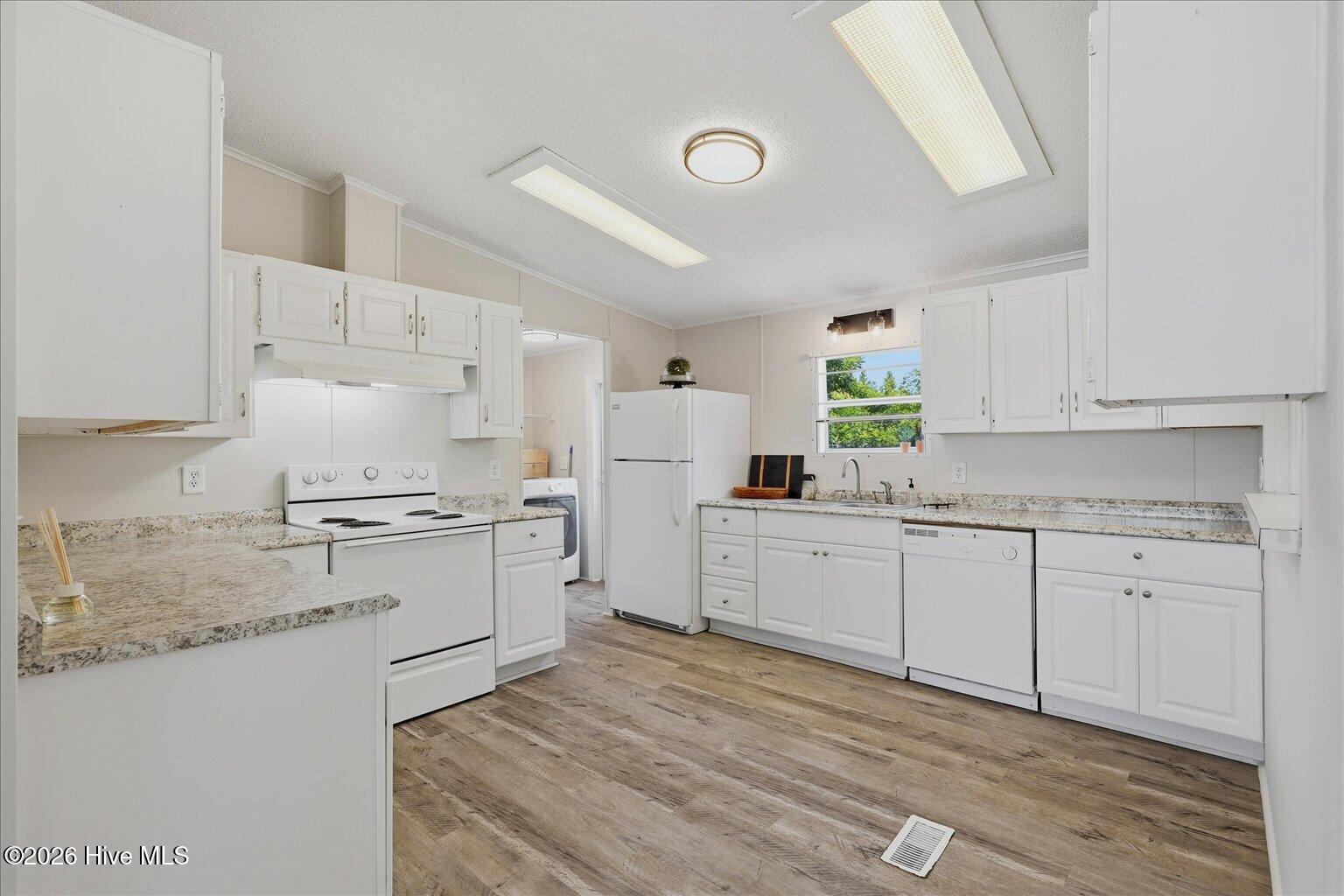 216 Oak Grove Drive Property Photo 10