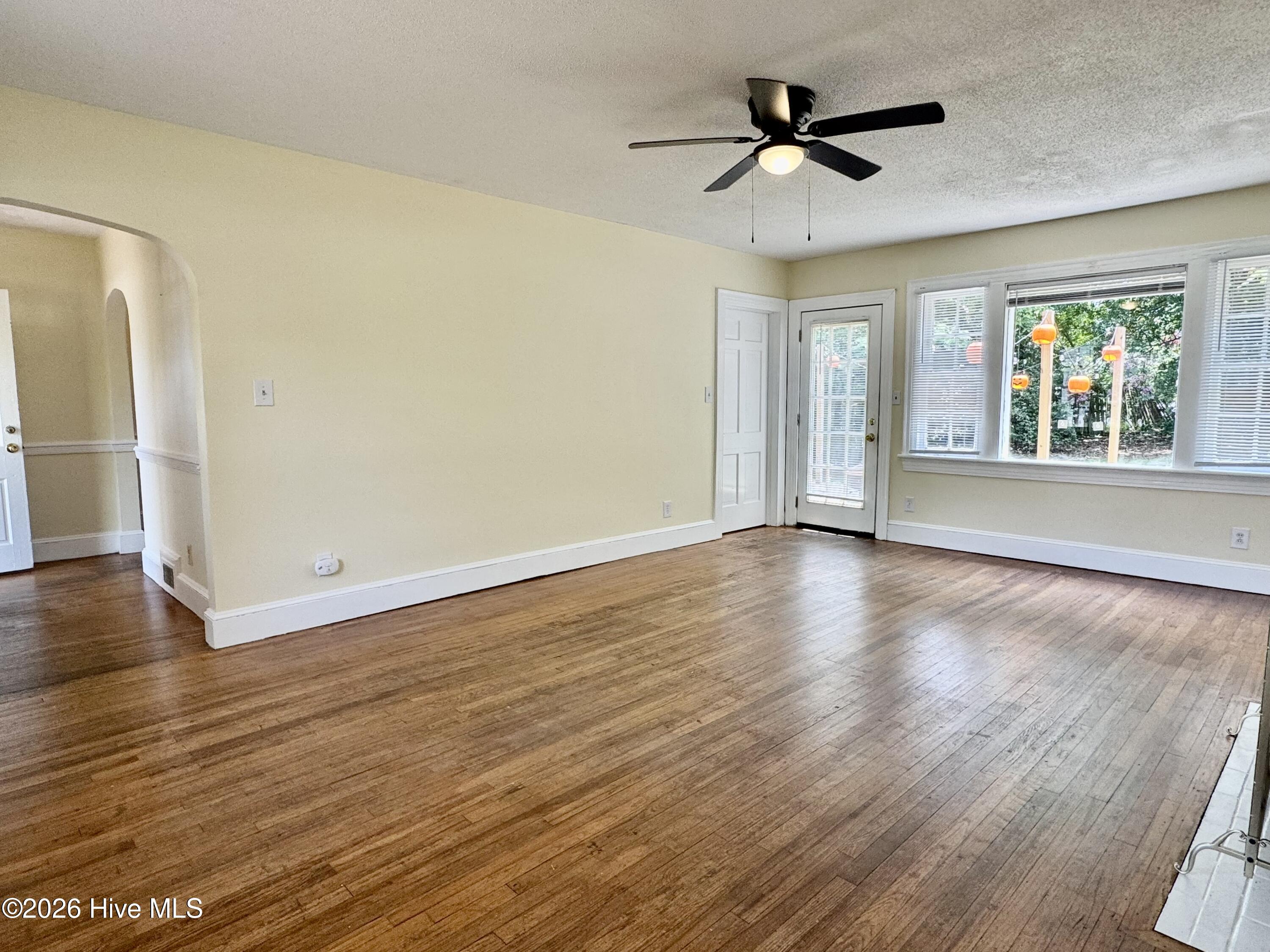 1912 E 4th Street Property Photo 3