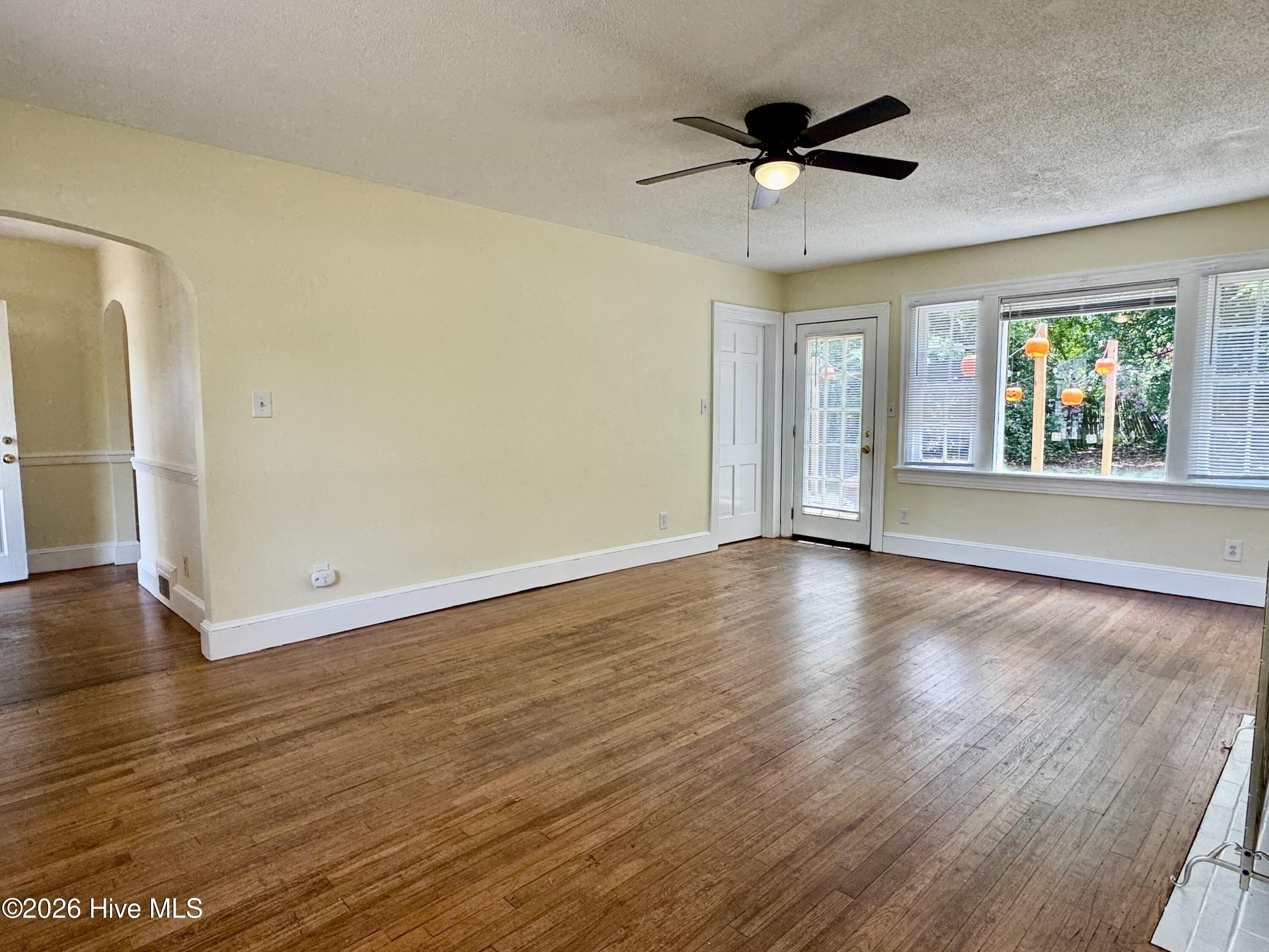 1912 E 4th Street Property Photo 4