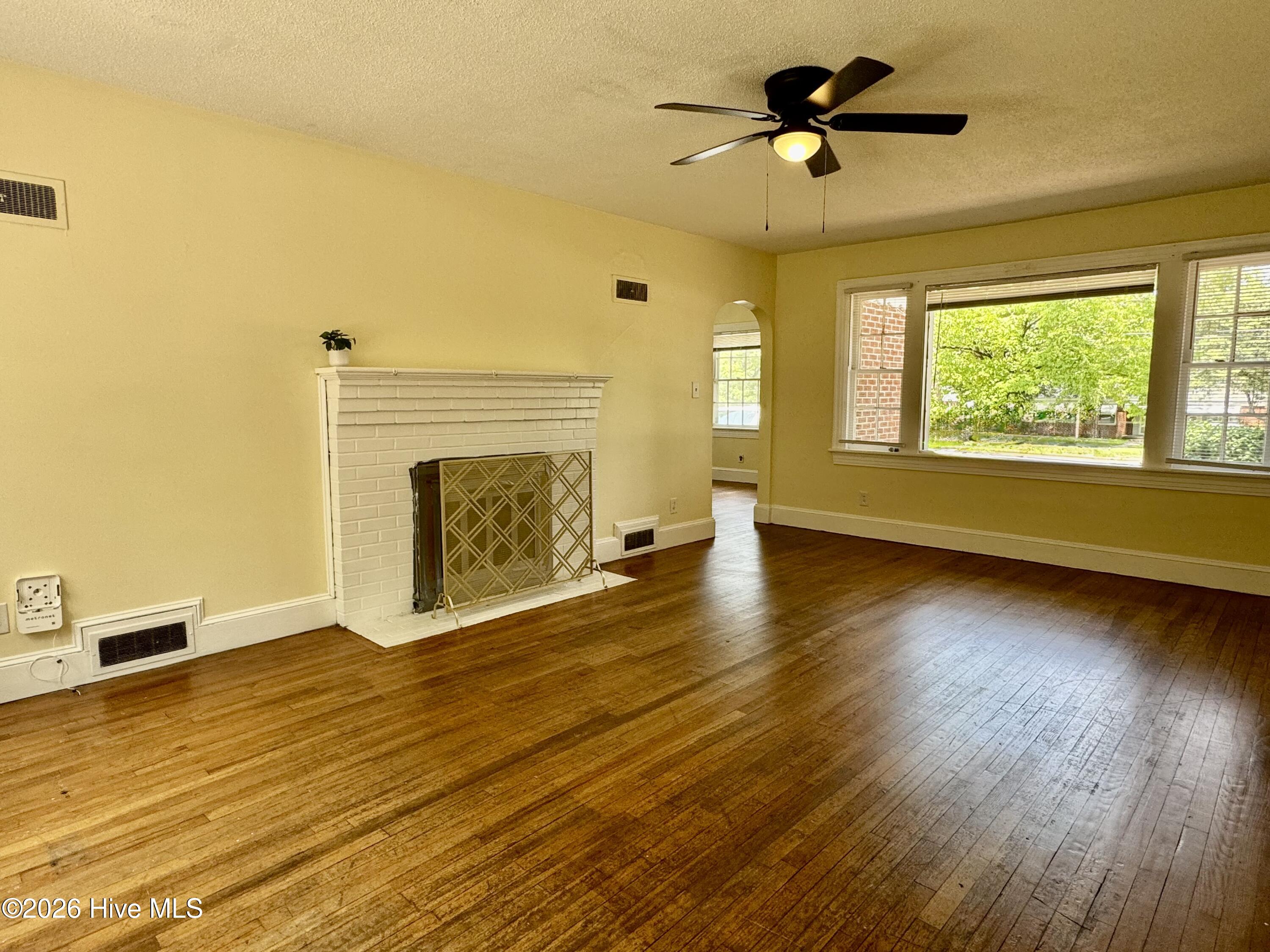 1912 E 4th Street Property Photo 5