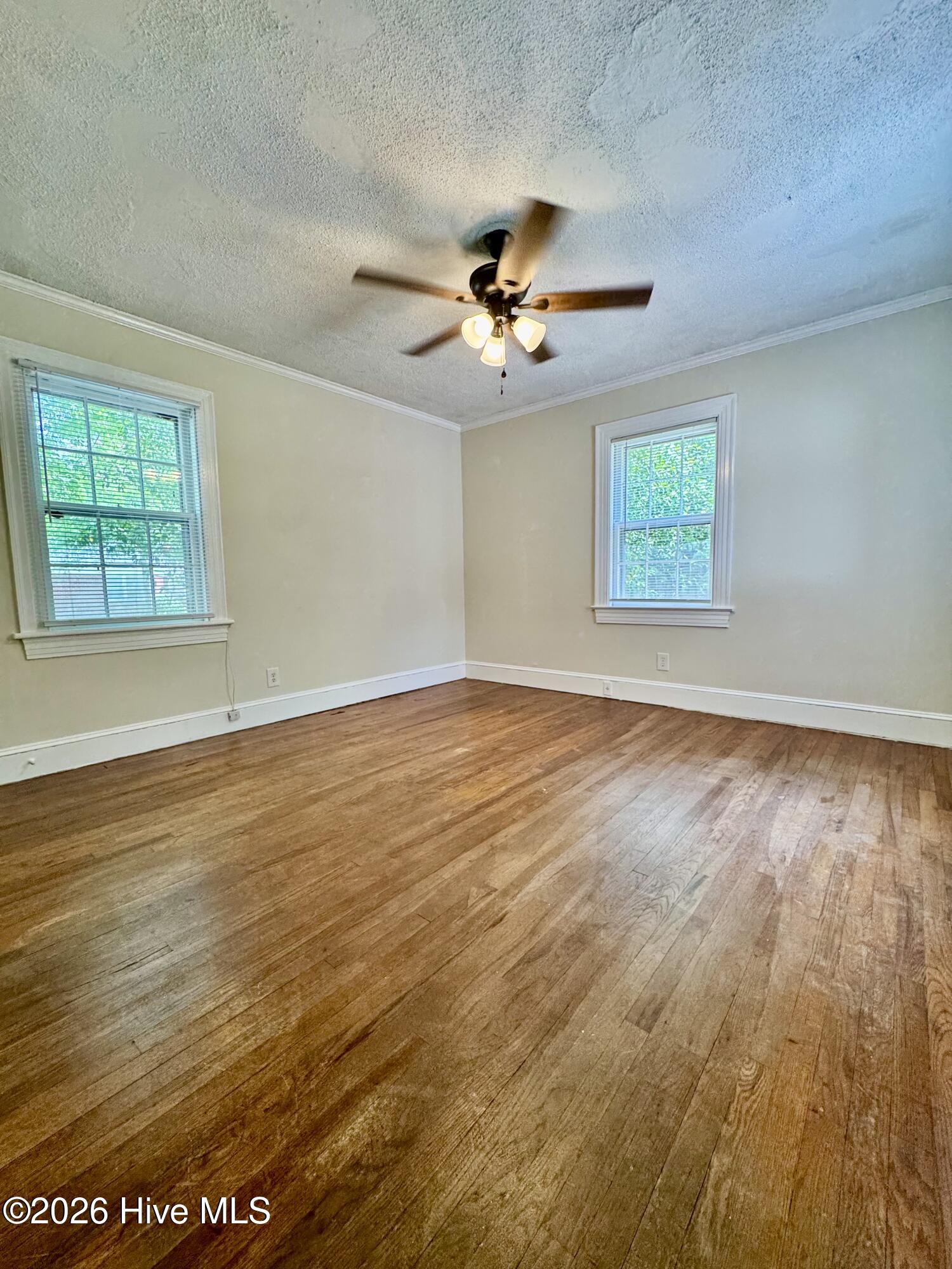 1912 E 4th Street Property Photo 6