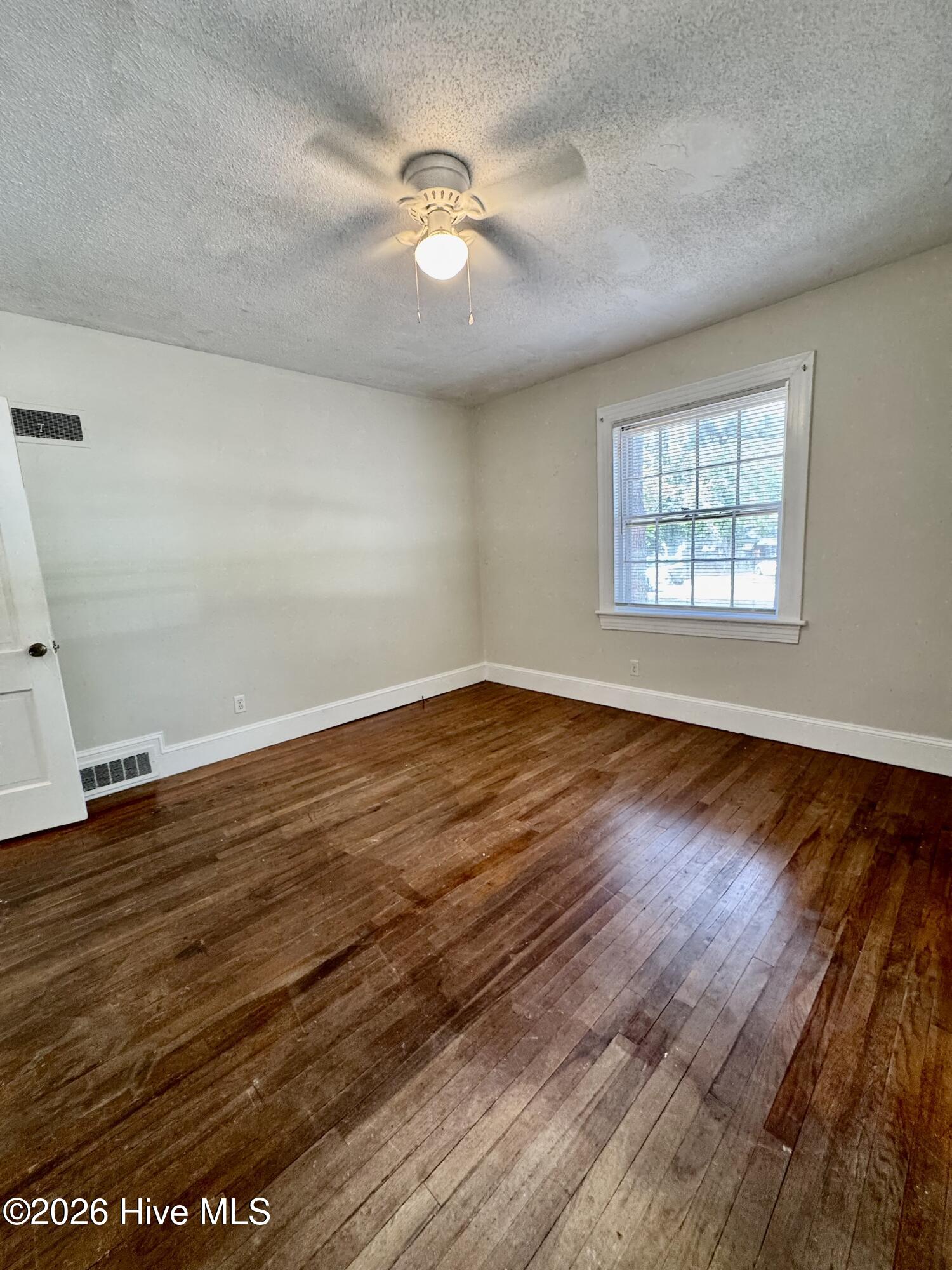 1912 E 4th Street Property Photo 12