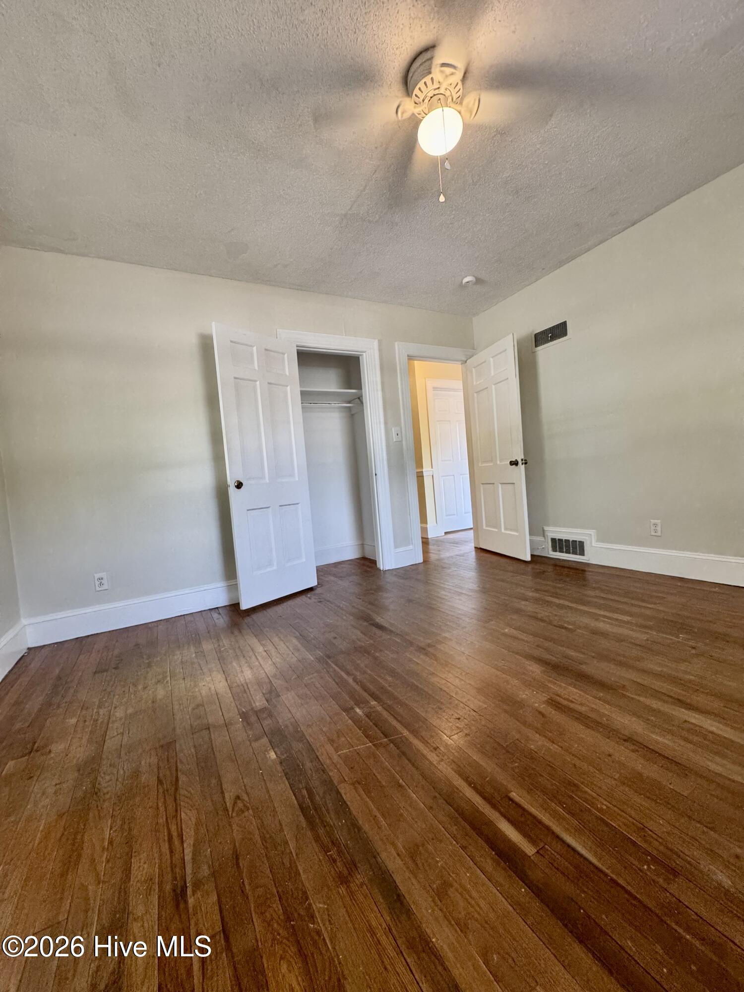 1912 E 4th Street Property Photo 13
