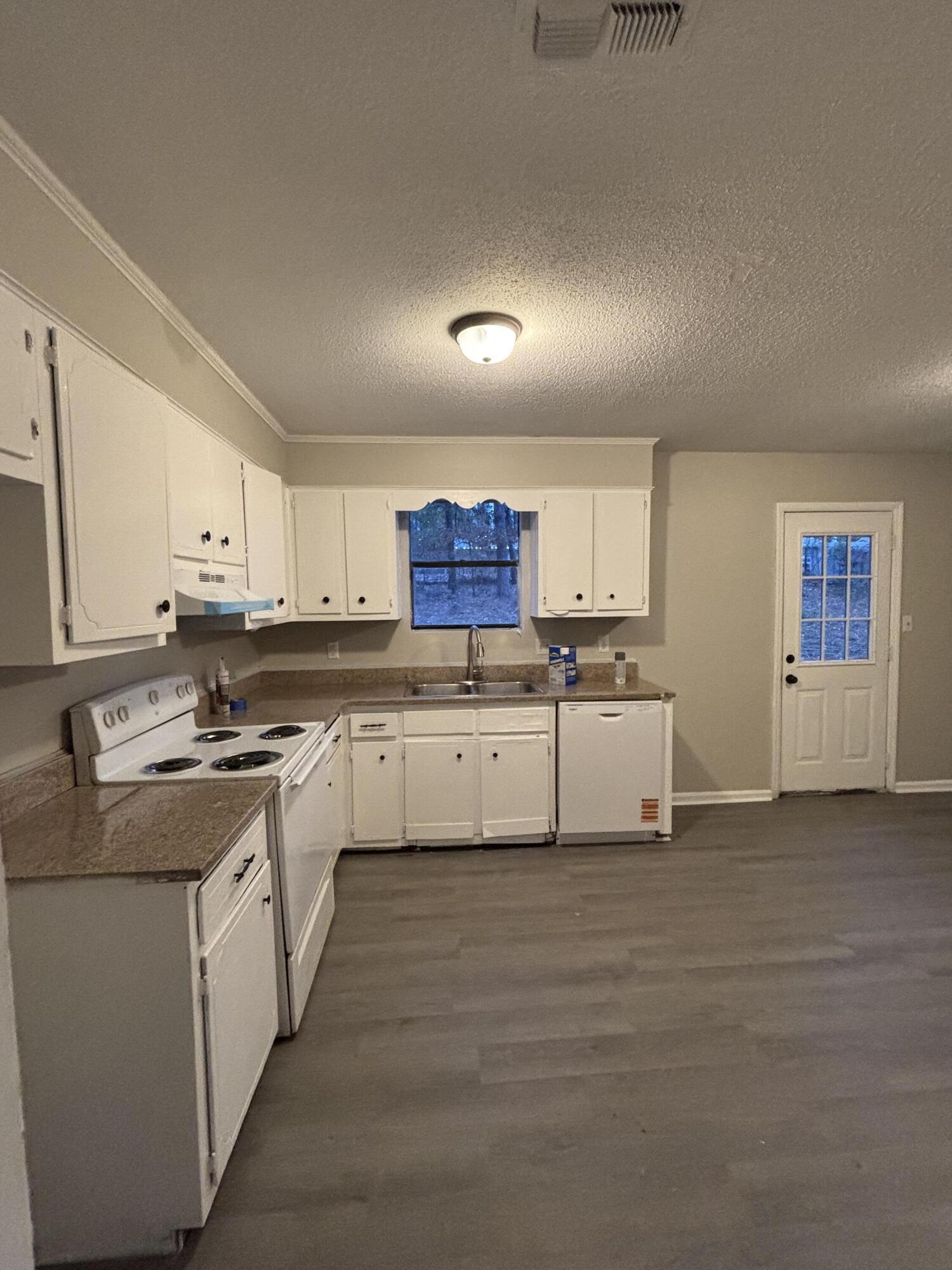 2408 Friar Lane Property Photo 11